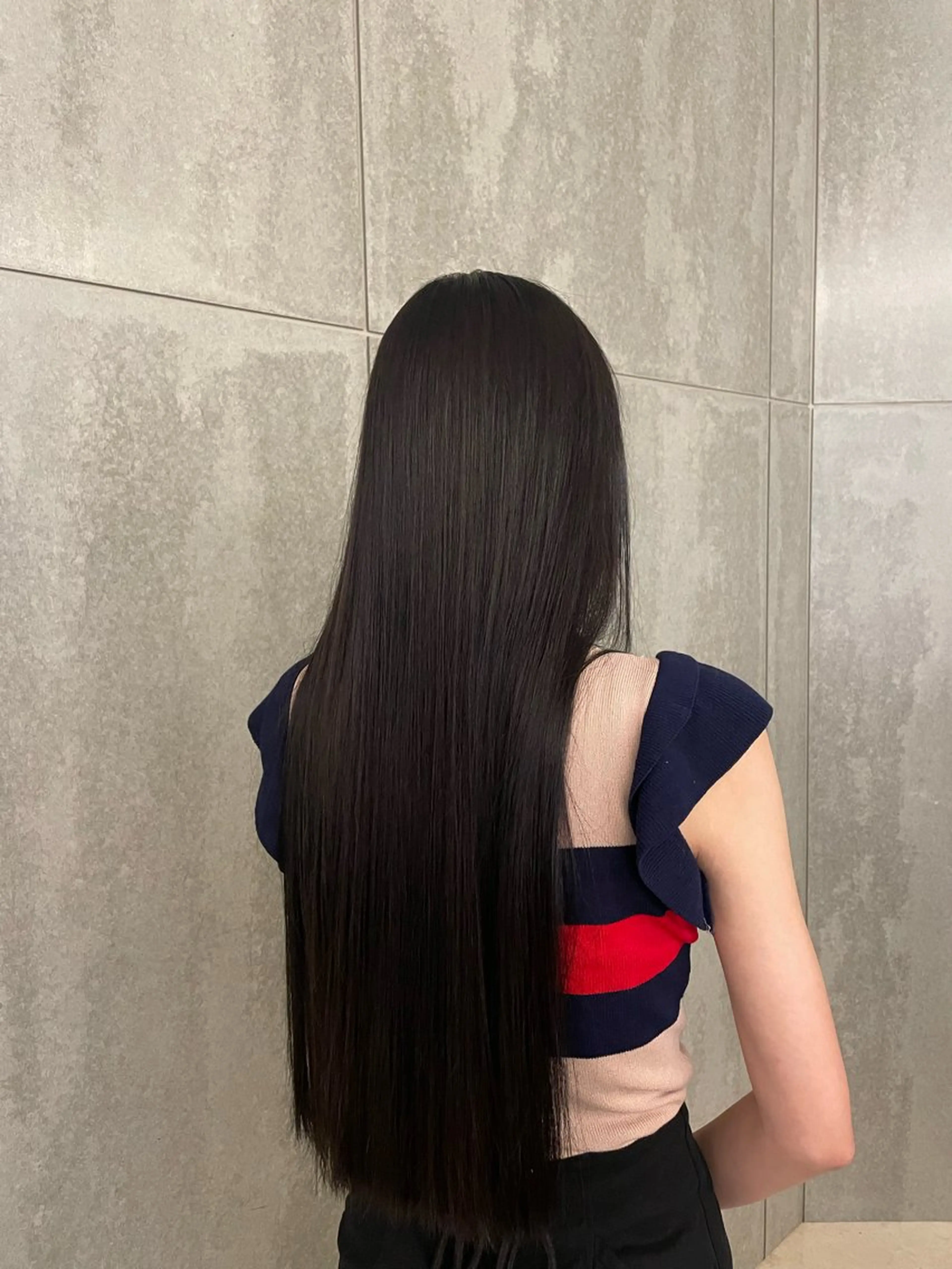 ロング ウォーレントリコミ  ニューヨーク所属・西梅田直結🌹 若林梨音のヘアスタイル