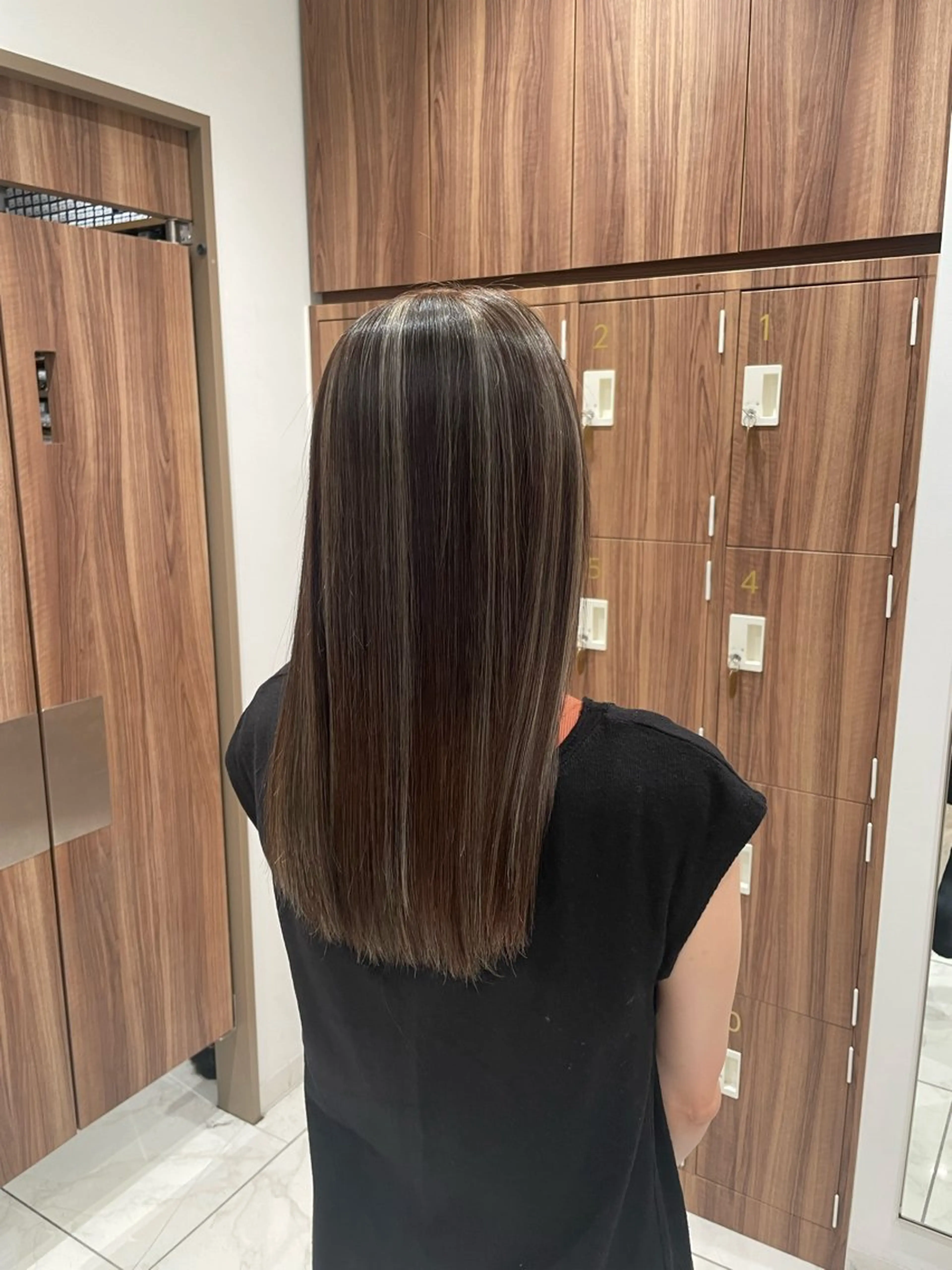 セミロング カラー ハイライトカラー ハイライト 縮毛矯正 🇰🇷韓国ヘア★ 副店長.쿠리타⭐︎のヘアスタイル