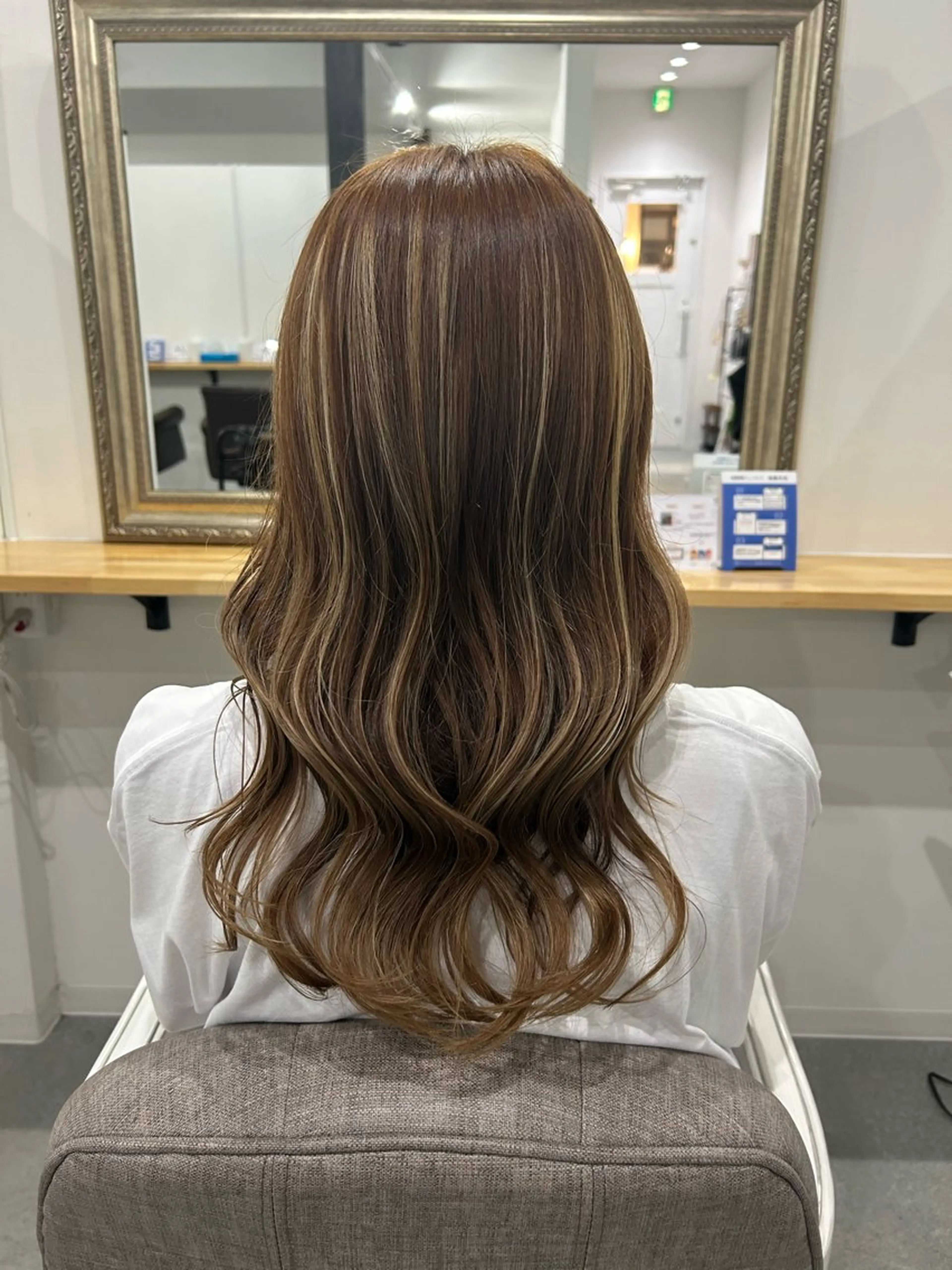 カラー 稲井 裕美のヘアスタイル