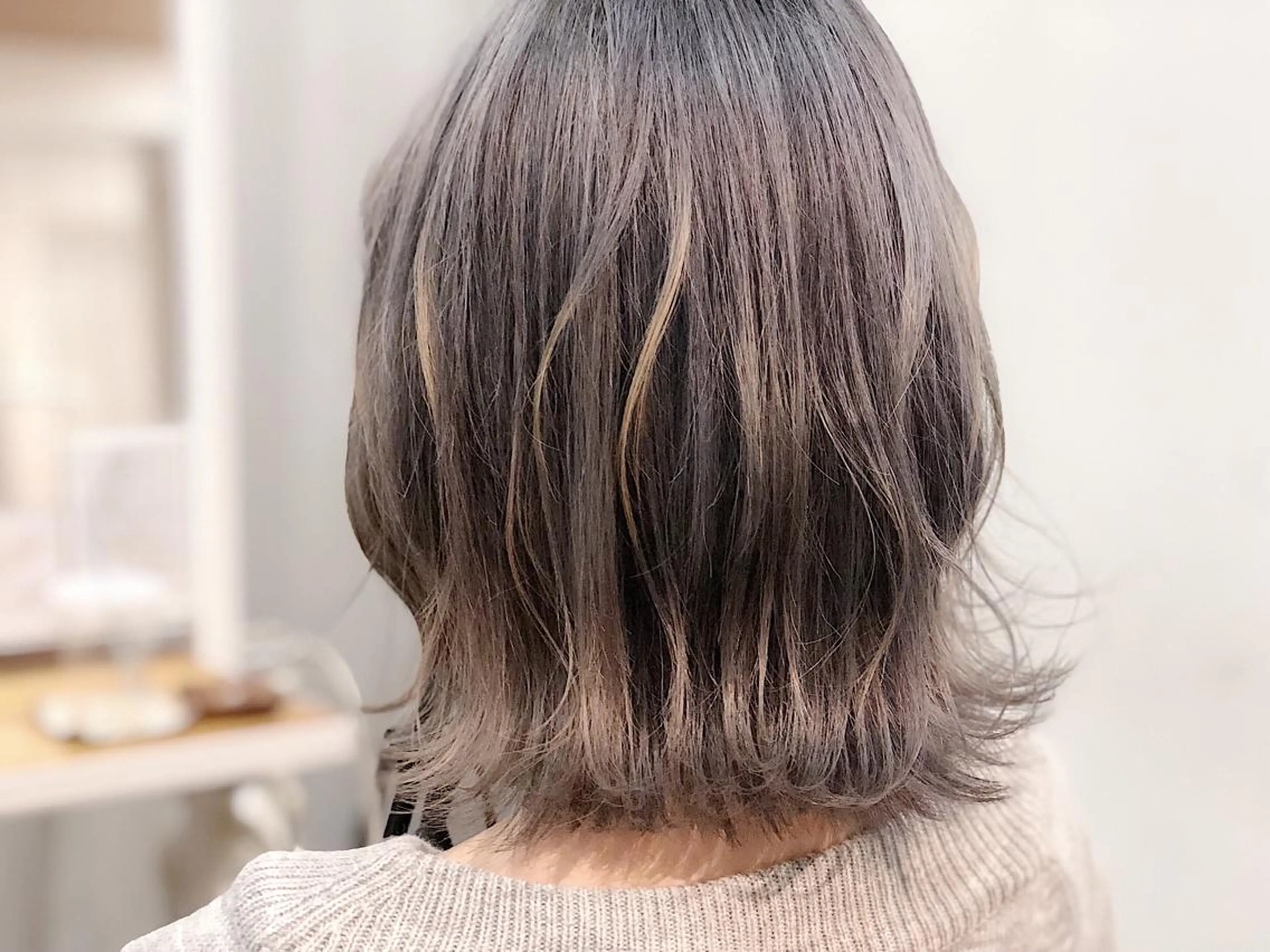 ミディアム カラー ブリーチ グレージュ トリートメント タカハシ ハヤトのヘアスタイル