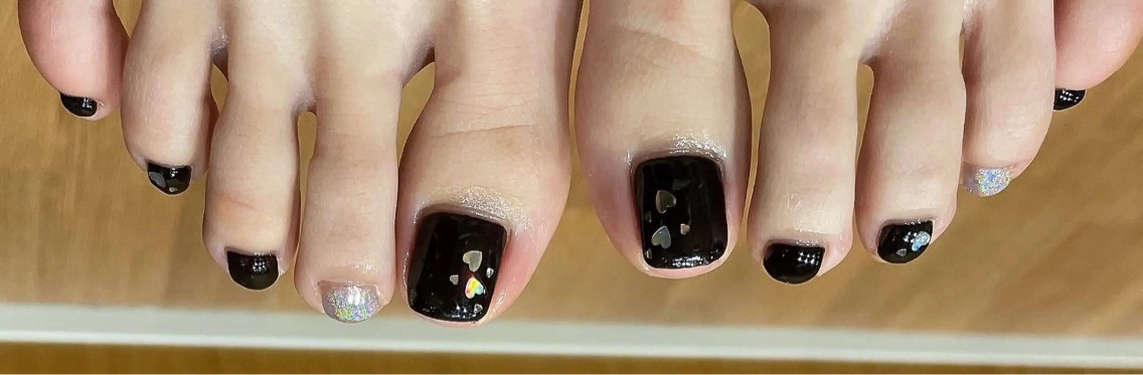 ネイル ハート フットネイル liberté所属・liberté🫧 新小岩のネイルデザイン