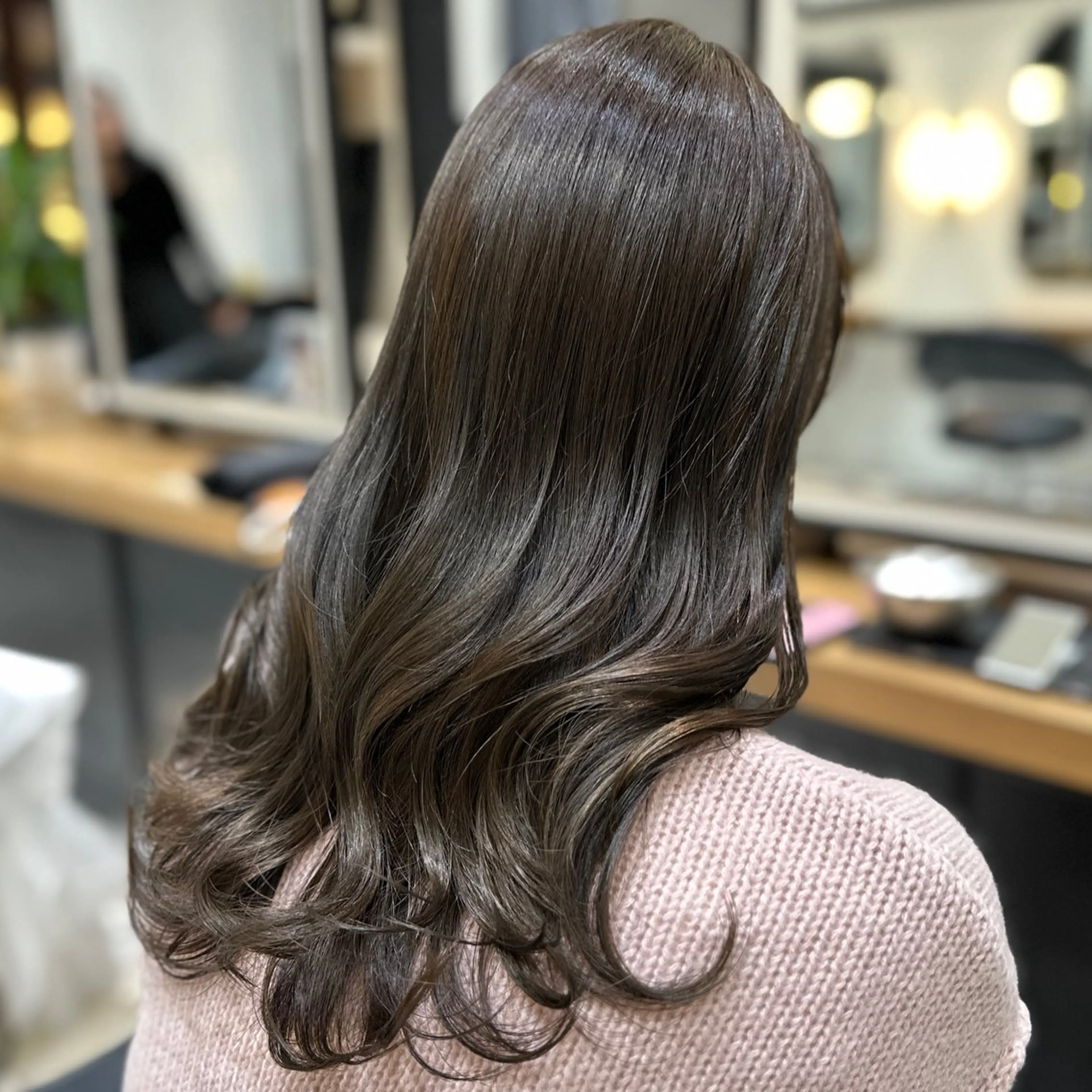 セミロング カラー ブリーチ 透明感カラー グレージュ ブリーチなしカラー レイヤー/グレージュ メンズパーマのヘアスタイル