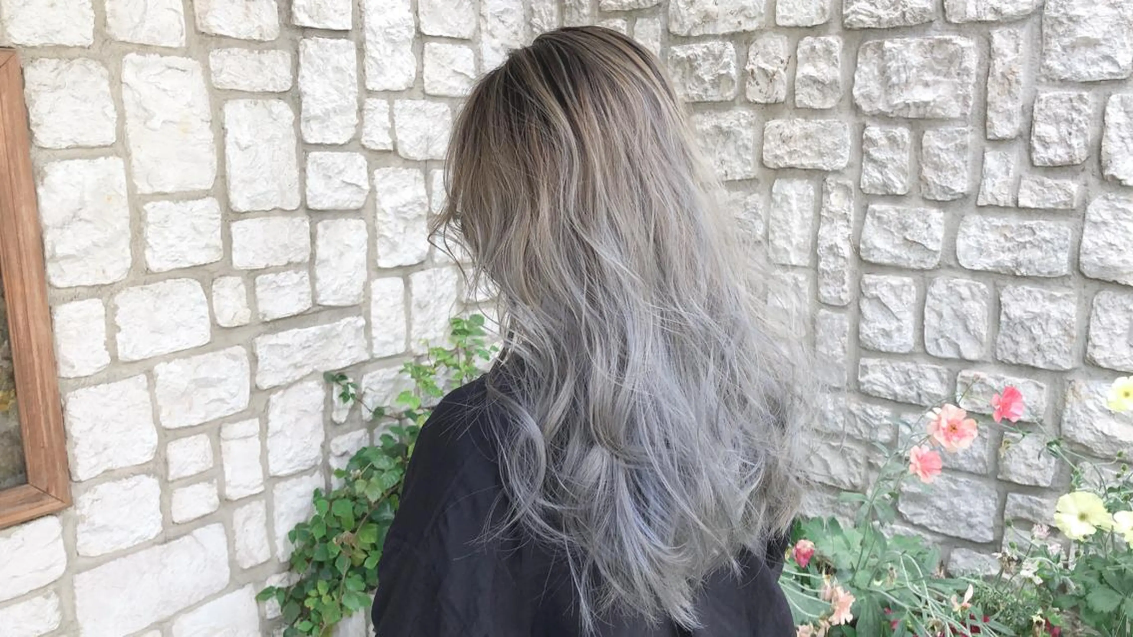 ロング カラー パーマ ヘアアレンジ メンズ キッズ ネイル マツエク・マツパ メンズバレイヤージュ バレイヤージュ シルバー レイヤーカット シルバー カット 縮毛矯正 トリートメント OAK 兵庫所属・OAK 兵庫のヘアスタイル