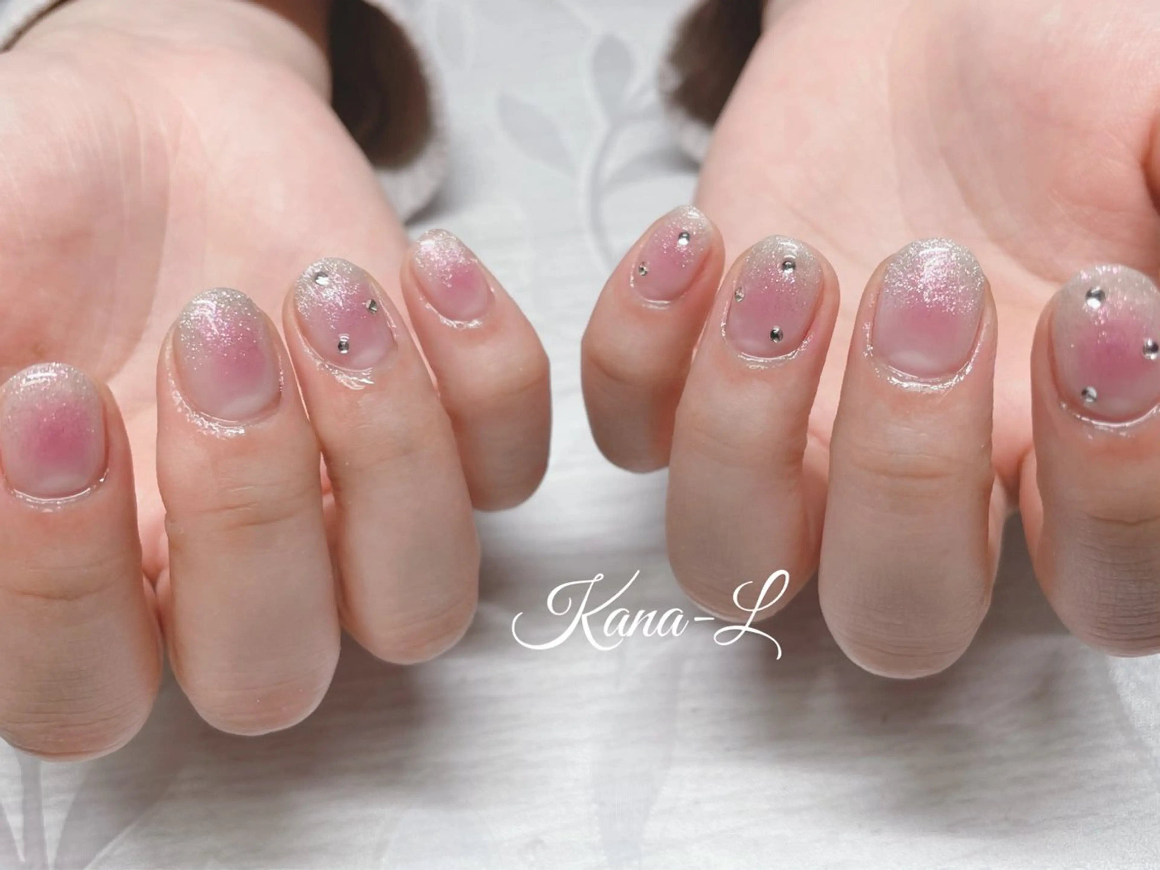 ネイル チークネイル ジェルネイル グラデーション マグネットネイル パラジェル 芦辺 香奈のネイルデザイン