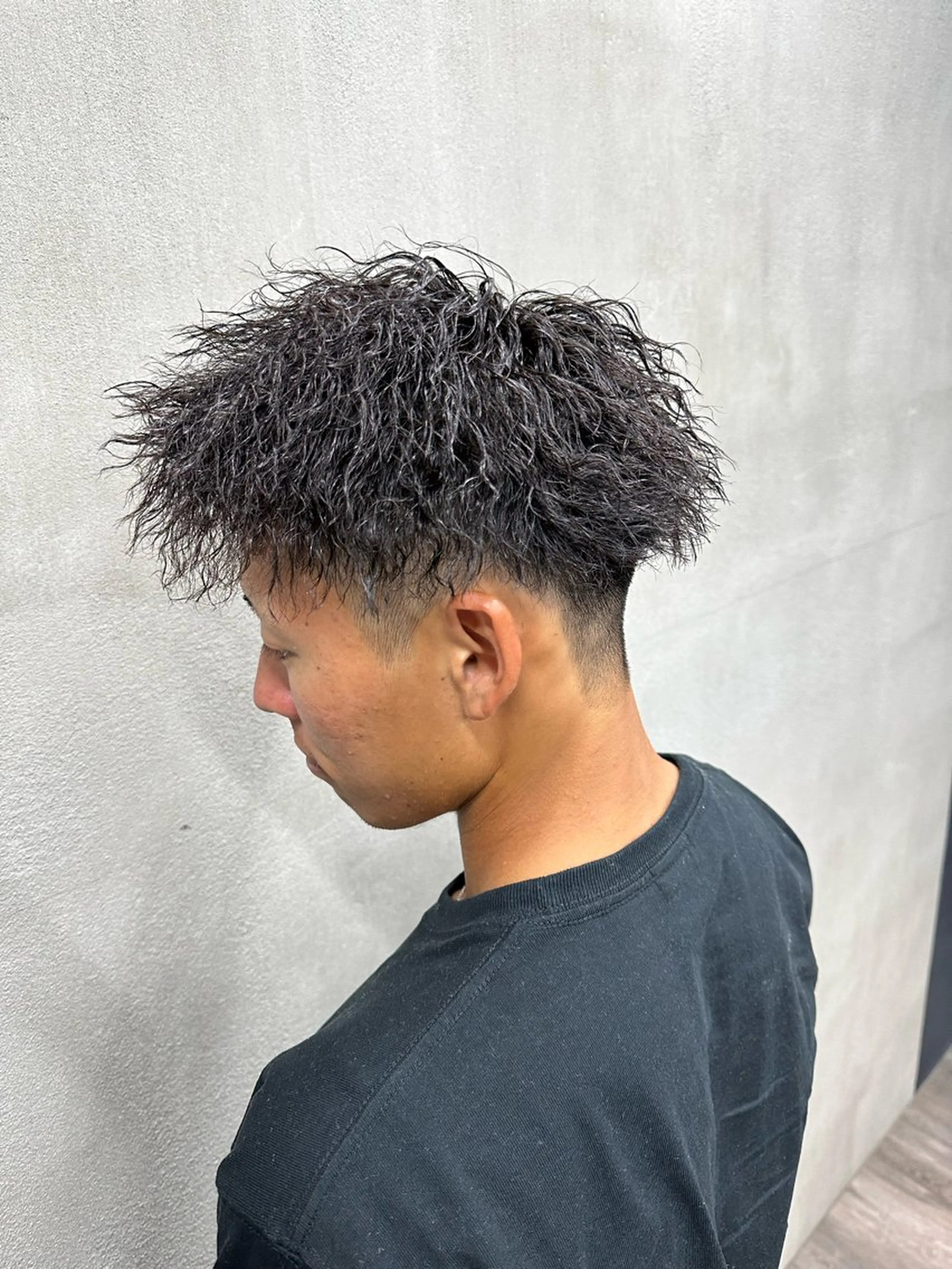 パーマ メンズ メンズパーマ ツイストスパイラルパーマ スパイラルパーマ DAZZLE hair  H所属・山本 莉人のヘアスタイル