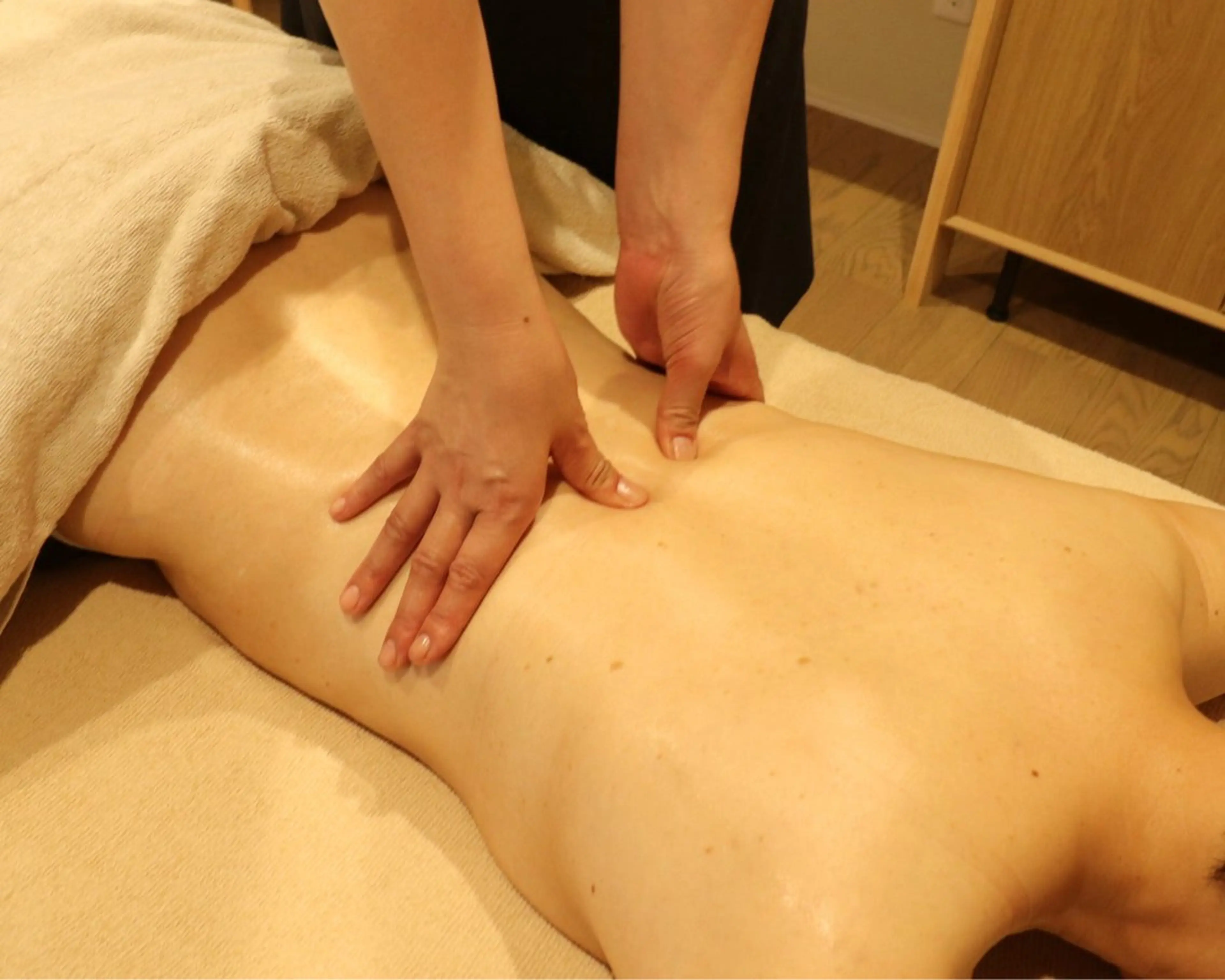 背面アロマリンパマッサージ　60分の写真