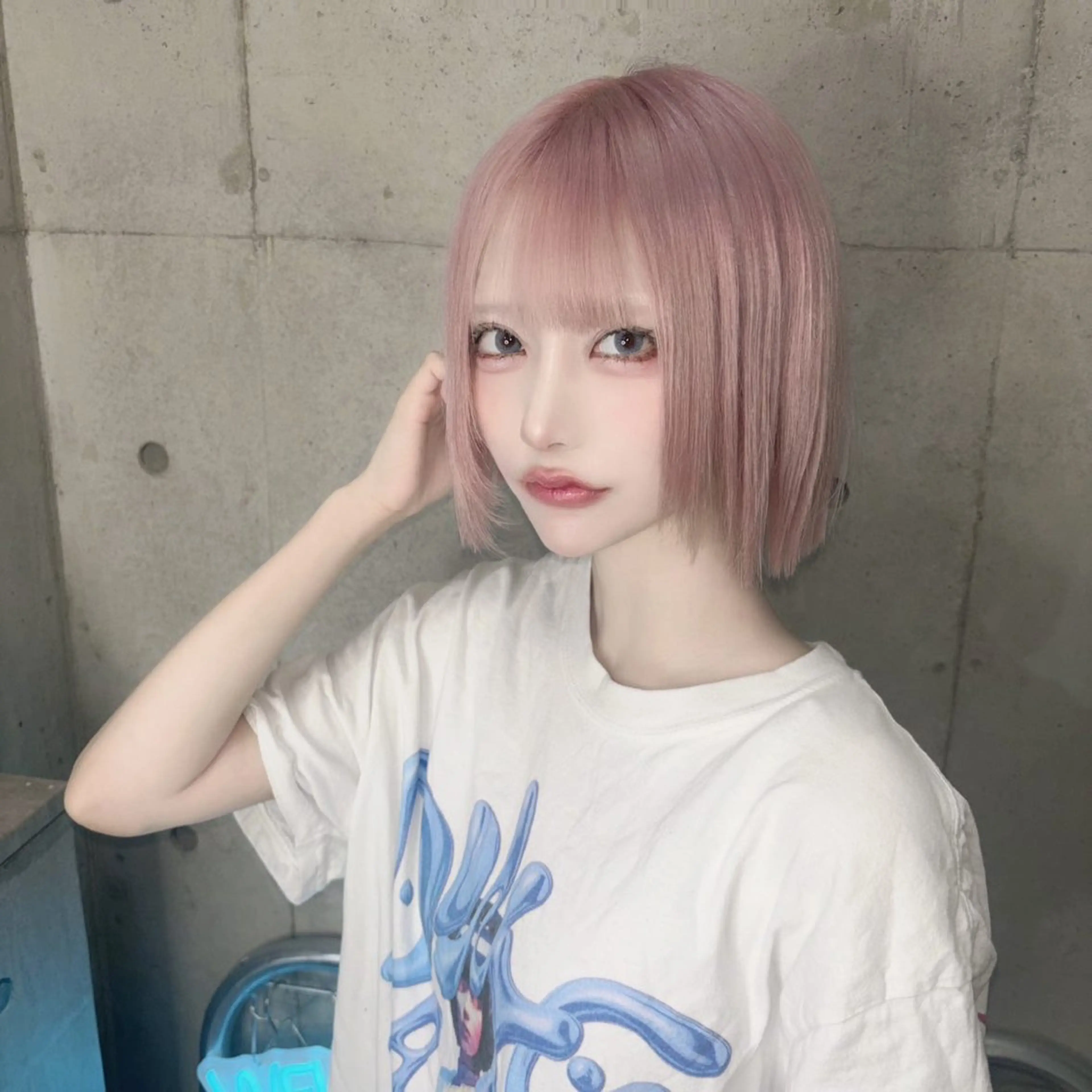 ミディアム カラー ホワイト&レイヤーカ ットエクステ長畠俊輔のヘアスタイル