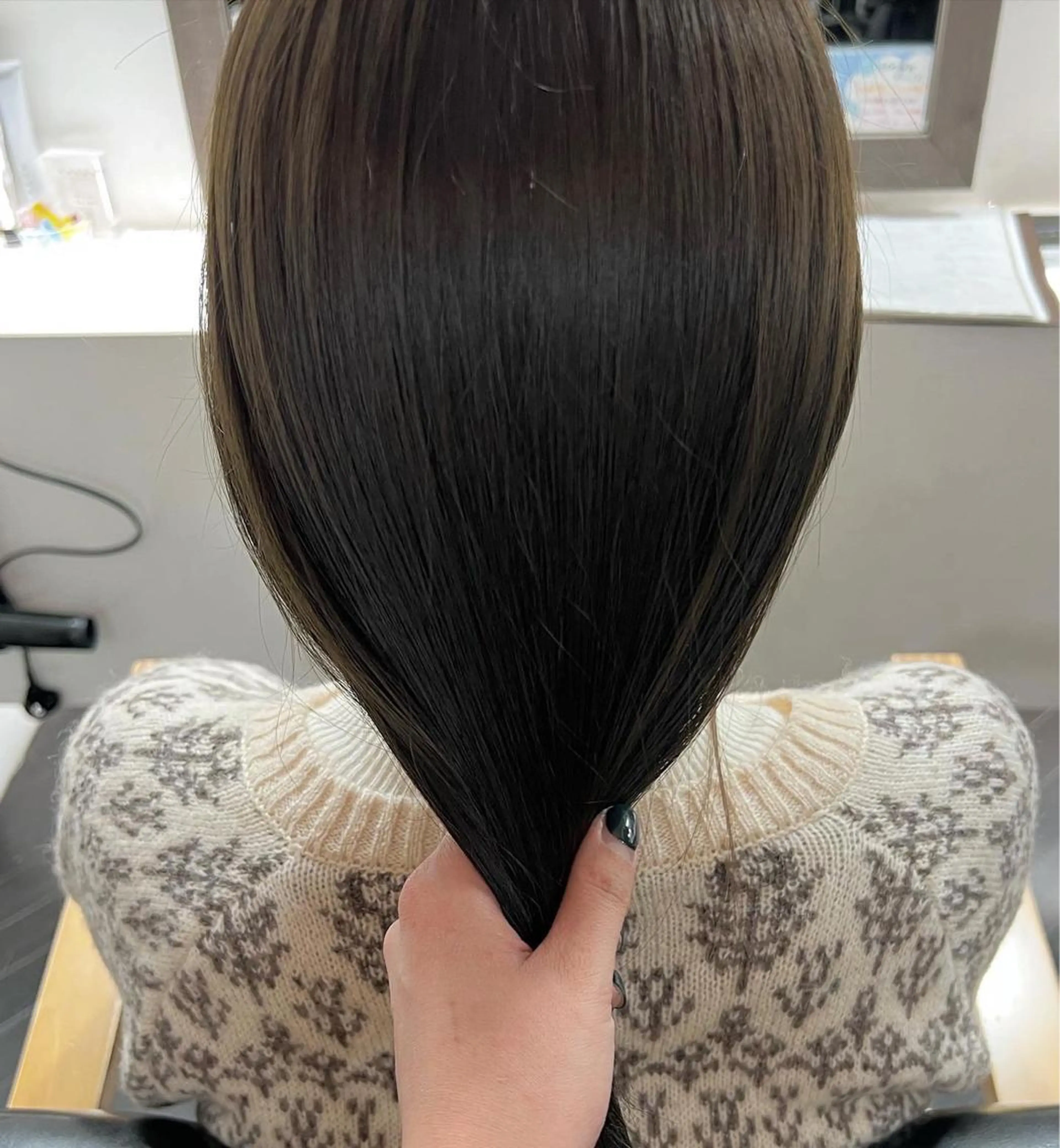 セミロング カラー オリーブカラー 樽川 紗月のヘアスタイル