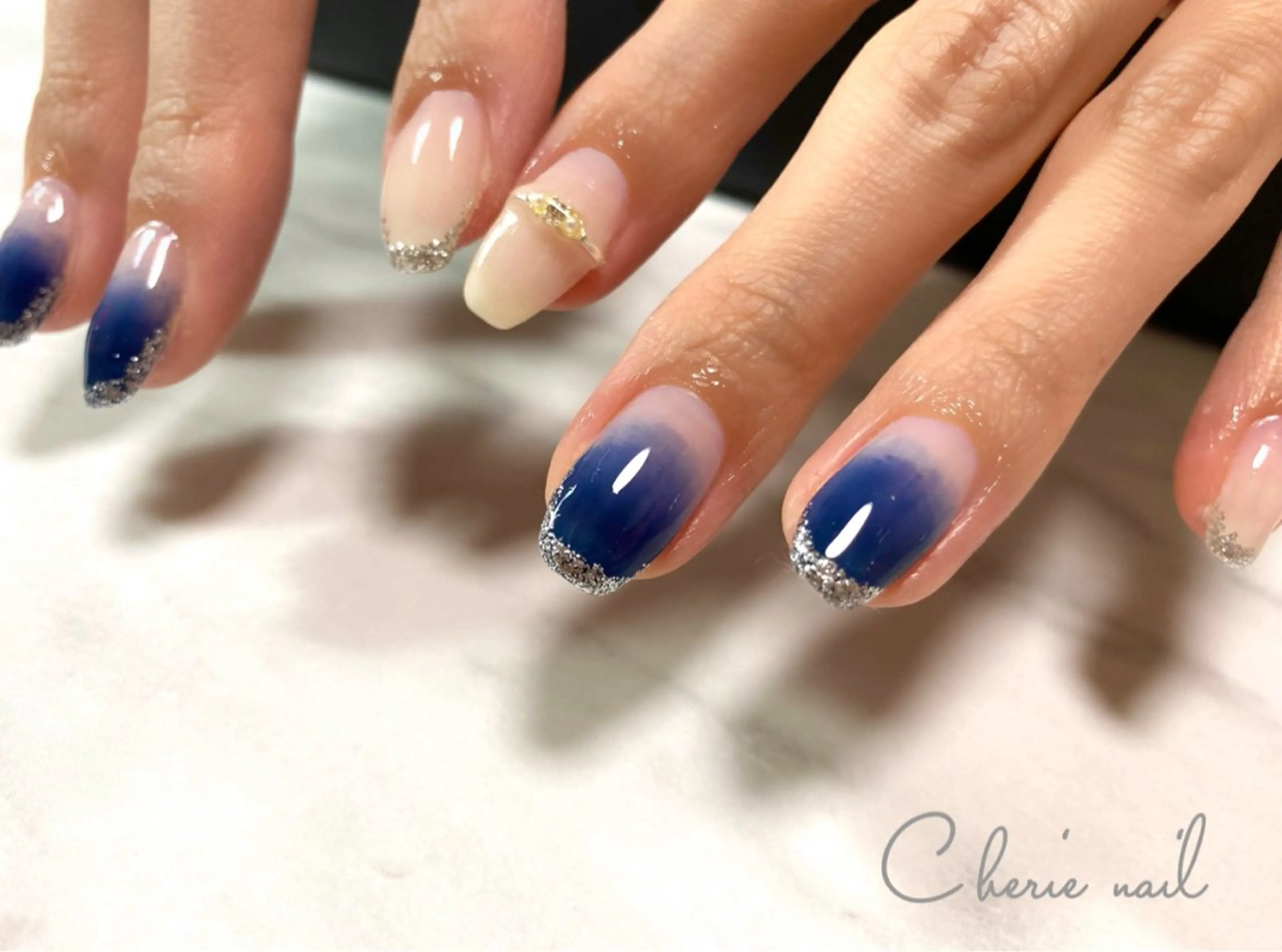 ネイル ジェルネイル グラデーション ネイビー ハンドネイル Cherienail yunaのネイルデザイン