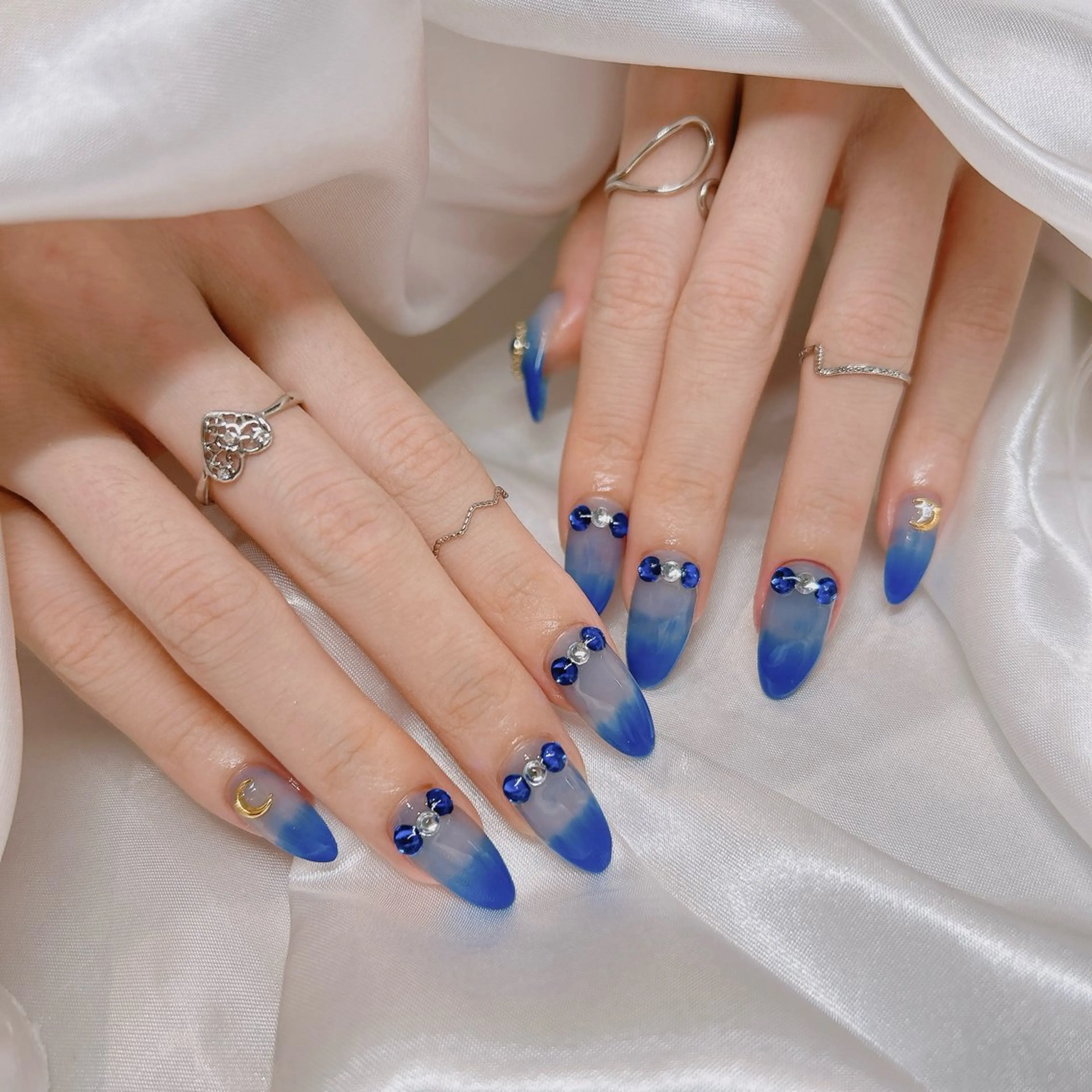 ネイル ブルー グラデーション junna のぞいてねのネイルデザイン