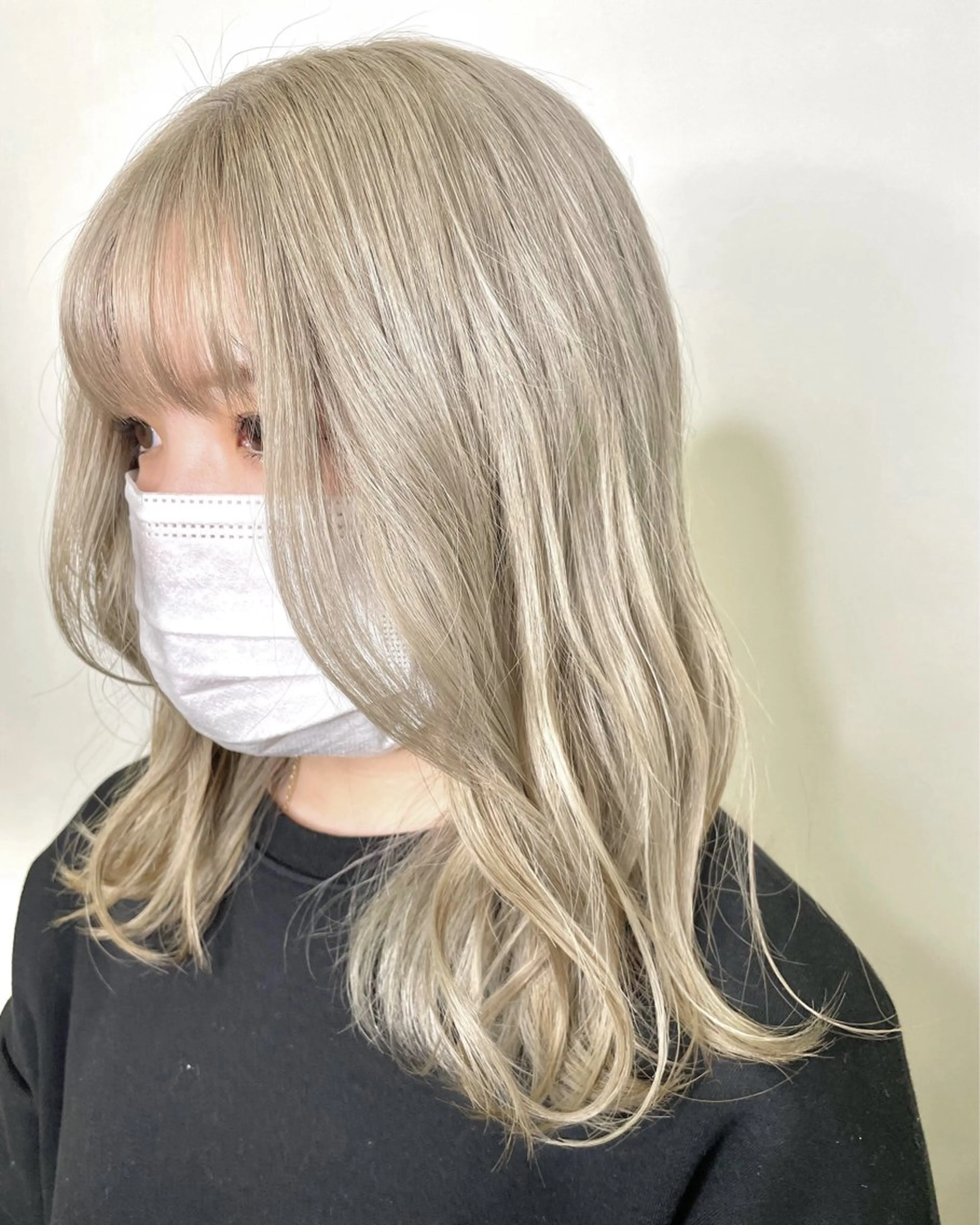 ミディアム カラー ベージュカラー ブリーチ ケアブリーチ ハイトーンカラー ホワイトベージュ カット ヘアカラー 尾崎 弘和のヘアスタイル