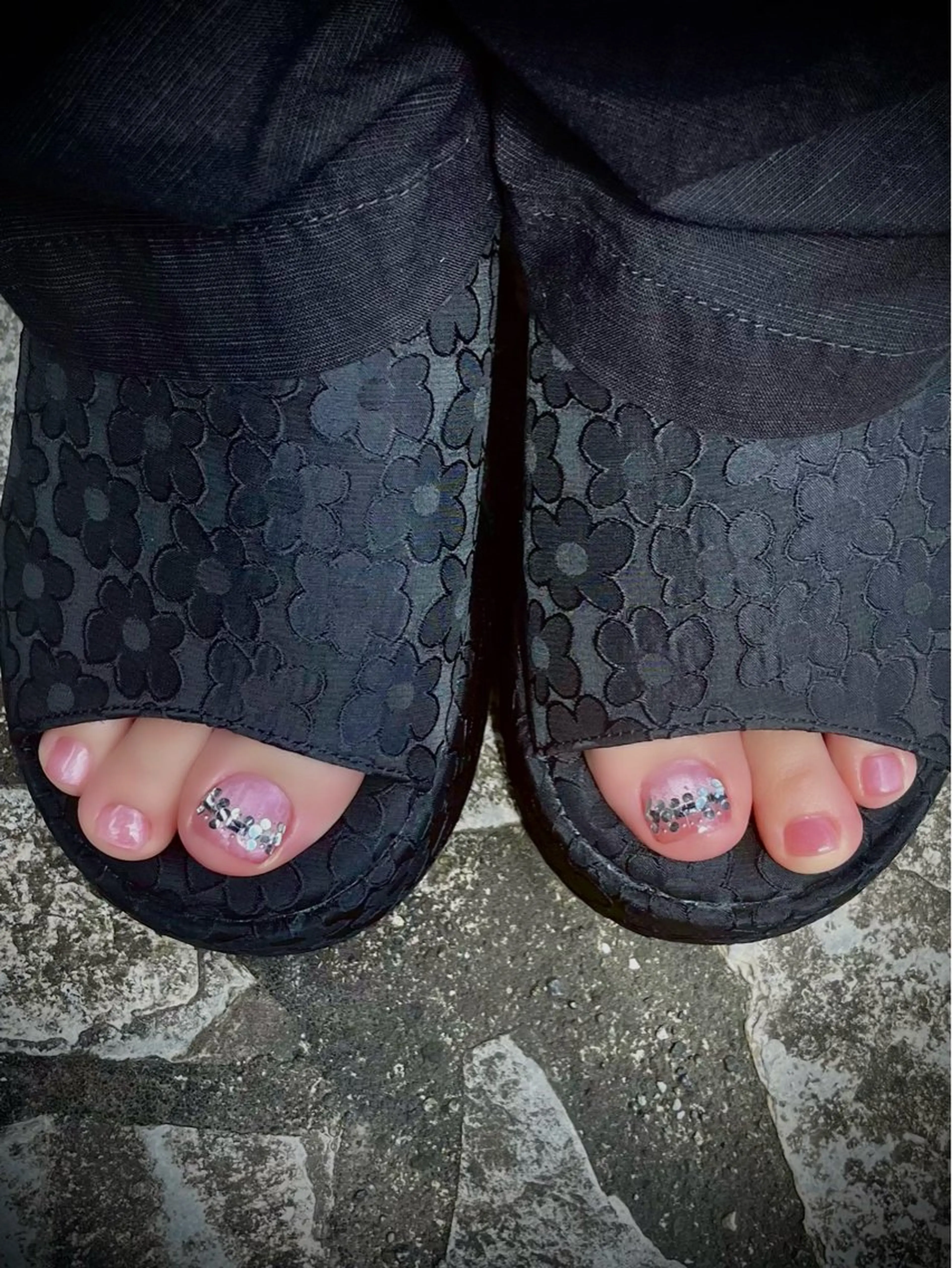 ネイル フットネイル キラキラネイル マグネットネイル ワンカラーネイル スカルプネイル nine.🦋 YUKOのネイルデザイン