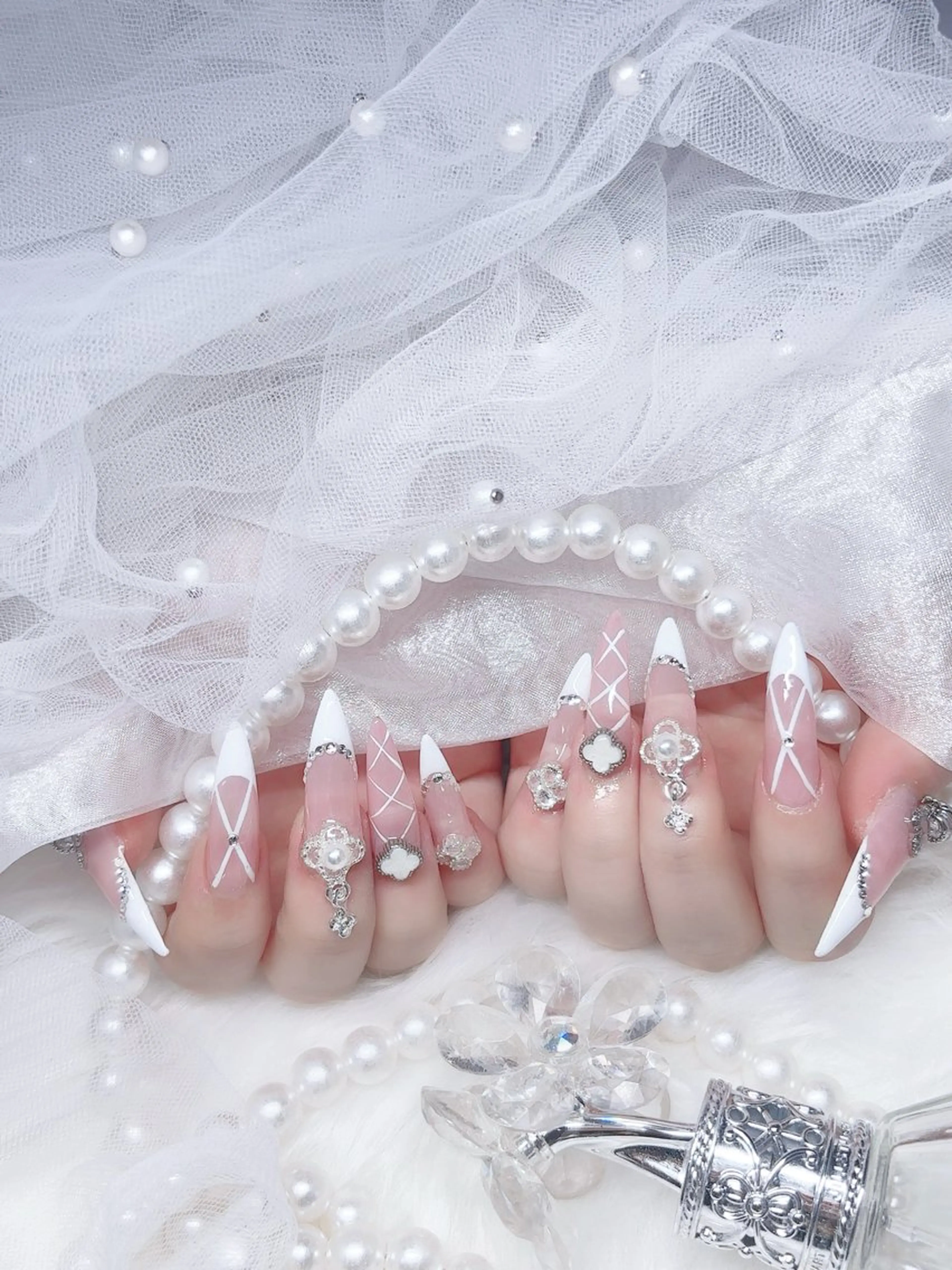 ネイル オーロラネイル 成人式 フットネイル 韓国ネイル ロングネイル Yudia🦋 azuのネイルデザイン