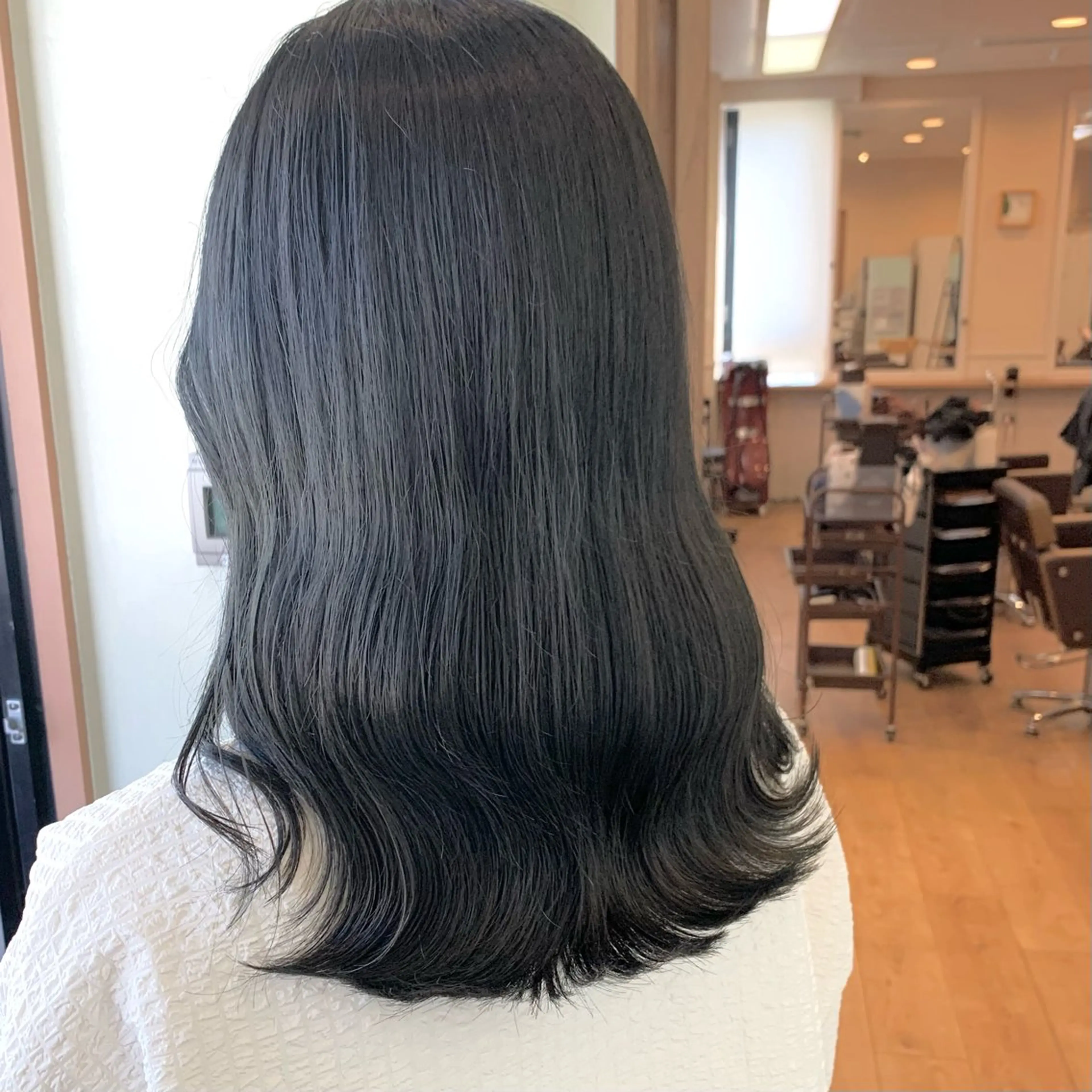 セミロング カラー カット ヘアカラー NUMBER_ ユイナのヘアスタイル