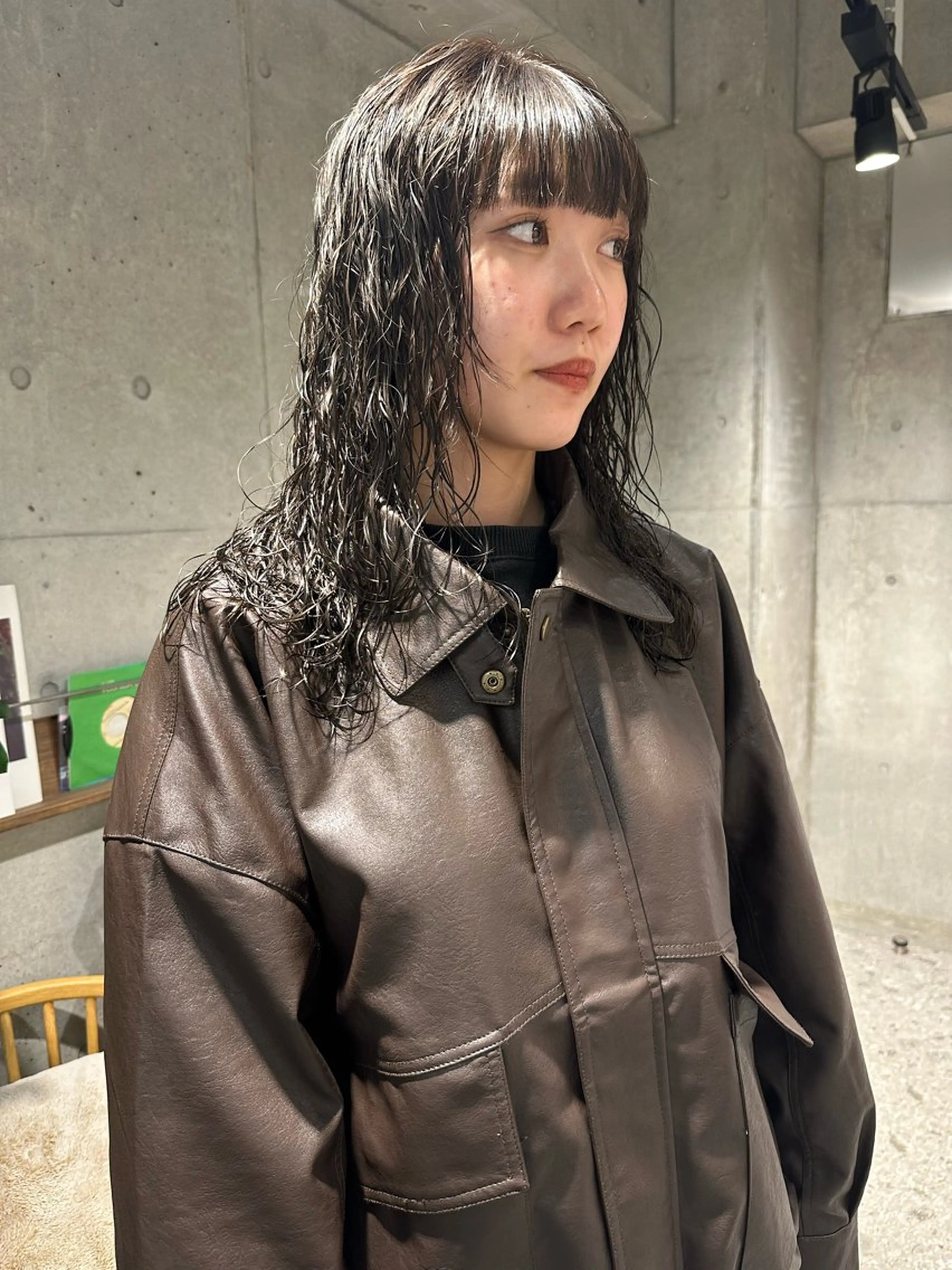 セミロング パーマ Yahiko ハイトーンのヘアスタイル