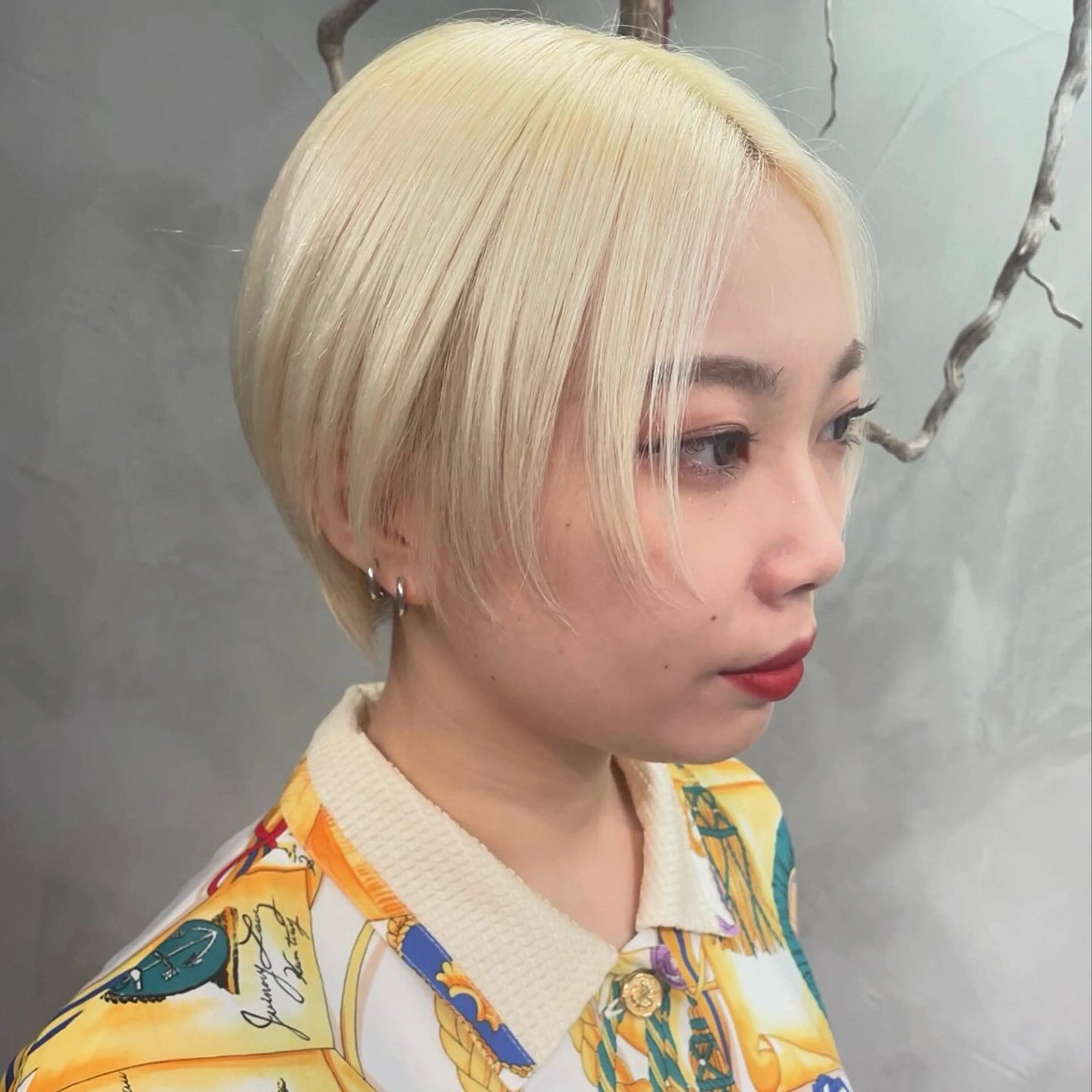 ショート カラー ブリーチ 抜きっぱなしブロンド ブロンド カット ヘアカラー RorriM natsuのヘアスタイル