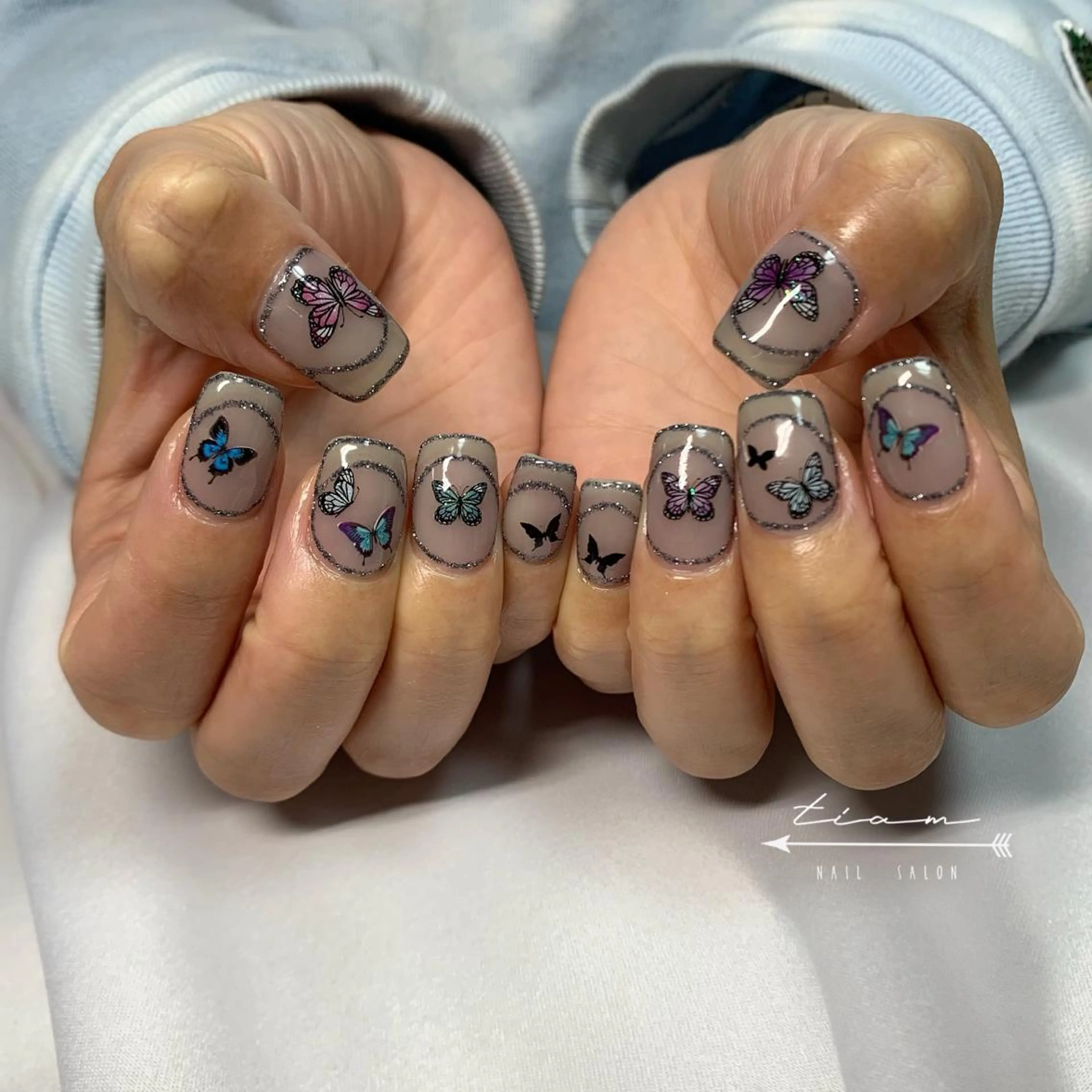 ネイル フラッシュネイル フレンチネイル ラメ(グリッター) 𝑡𝑖𝑎𝑚𓂃 きむらゆきののネイルデザイン