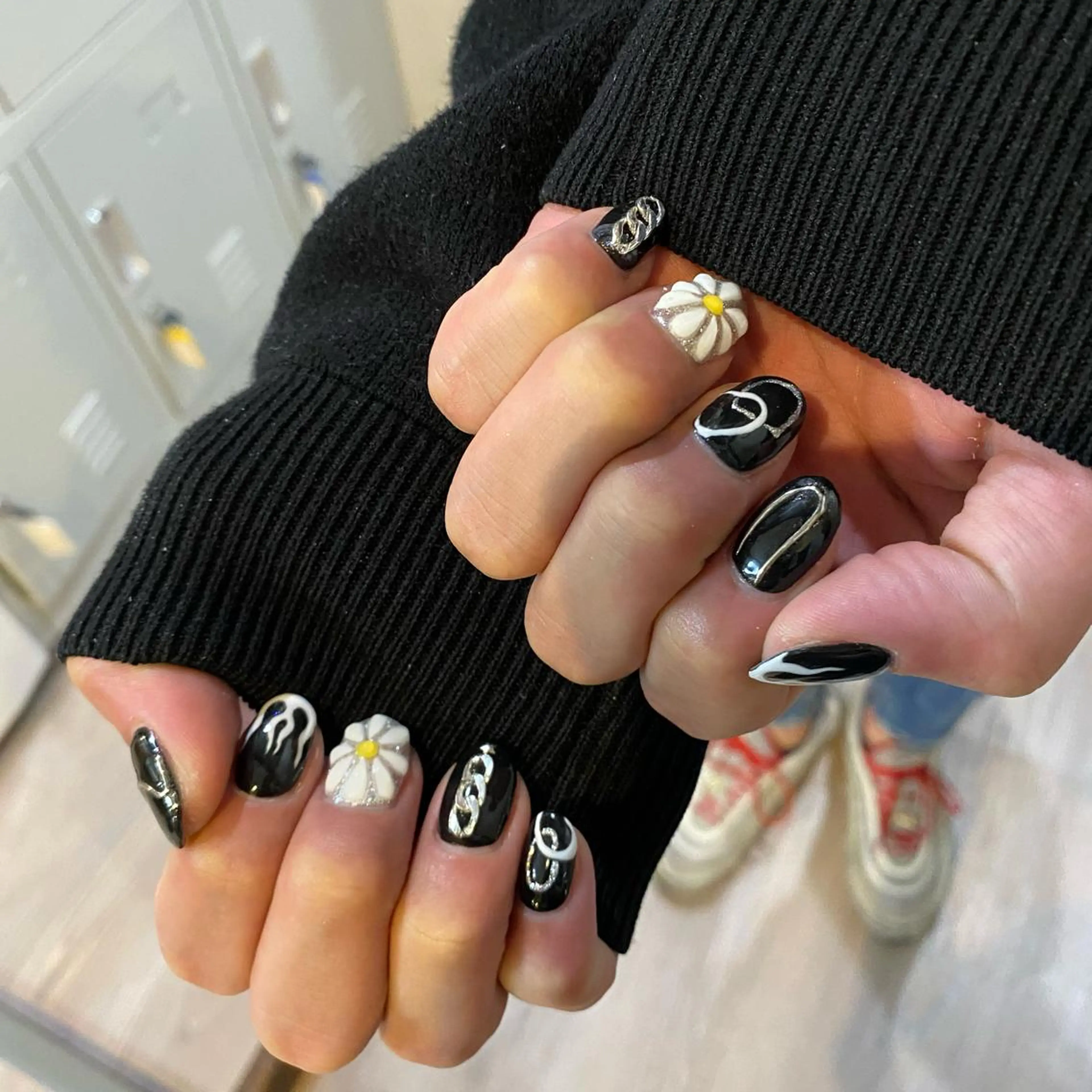 ショート カラー パーマ ヘアアレンジ メンズ キッズ ネイル マツエク・マツパ アイブロウ メンズアイブロウ メンズネイル 今福鶴見ネイル 8(ｴｲﾄ)のネイルデザイン