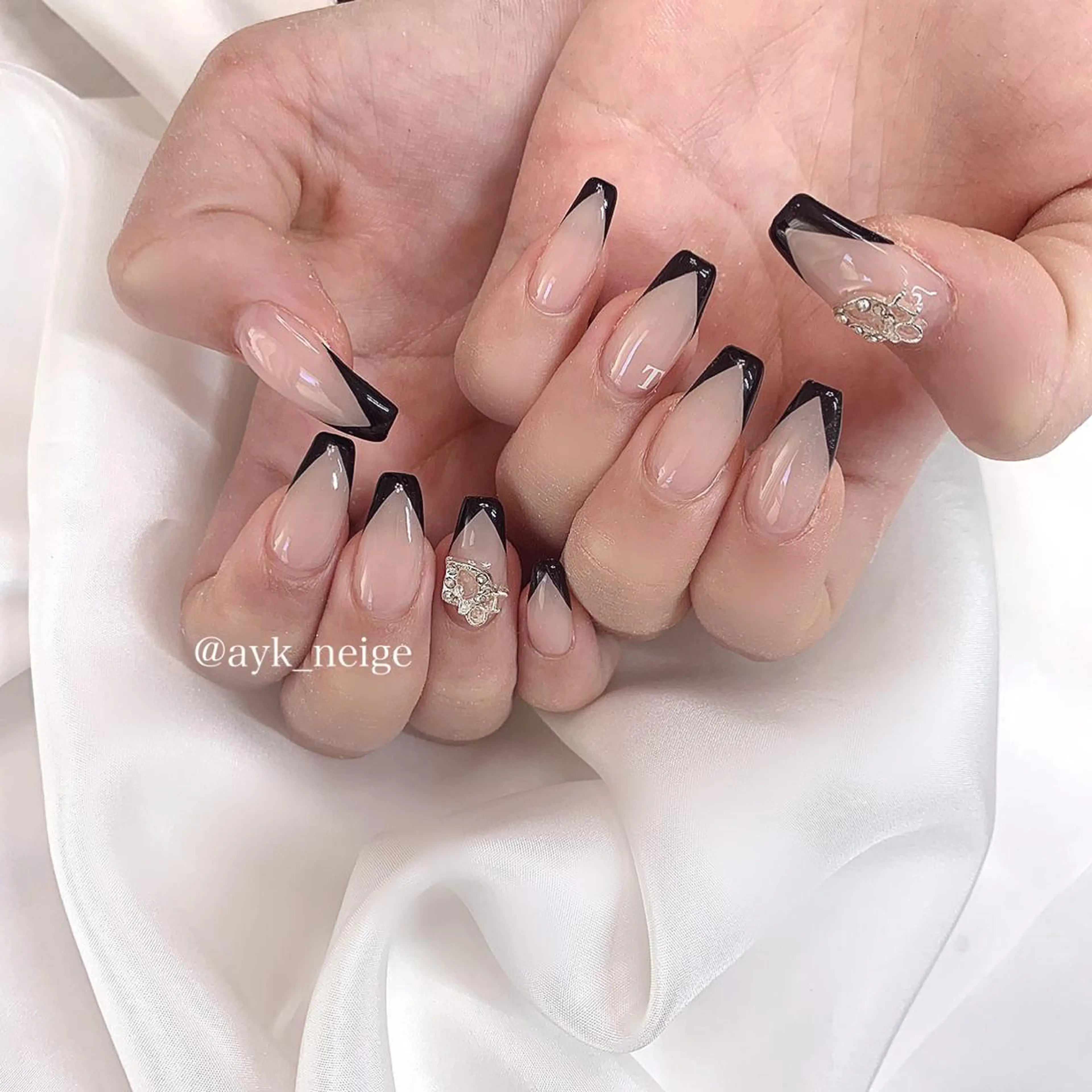 ネイル フットネイル キラキラネイル 韓国ネイル 冬ネイル n'eige nail所属・大谷 綾香のネイルデザイン