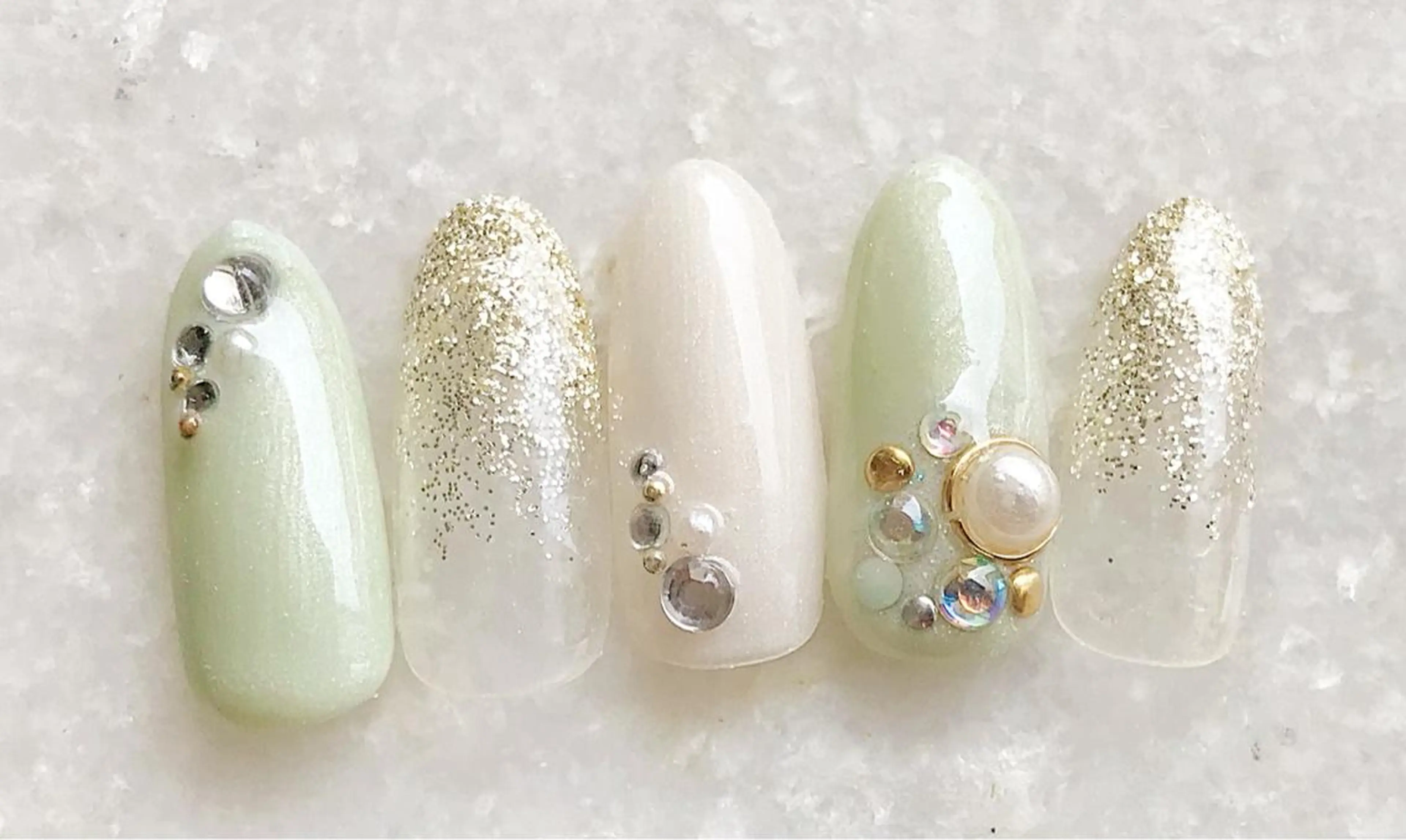 ネイル ジェルネイル パラジェル ストーンネイル ハンドネイル Satomi  のネイルデザイン