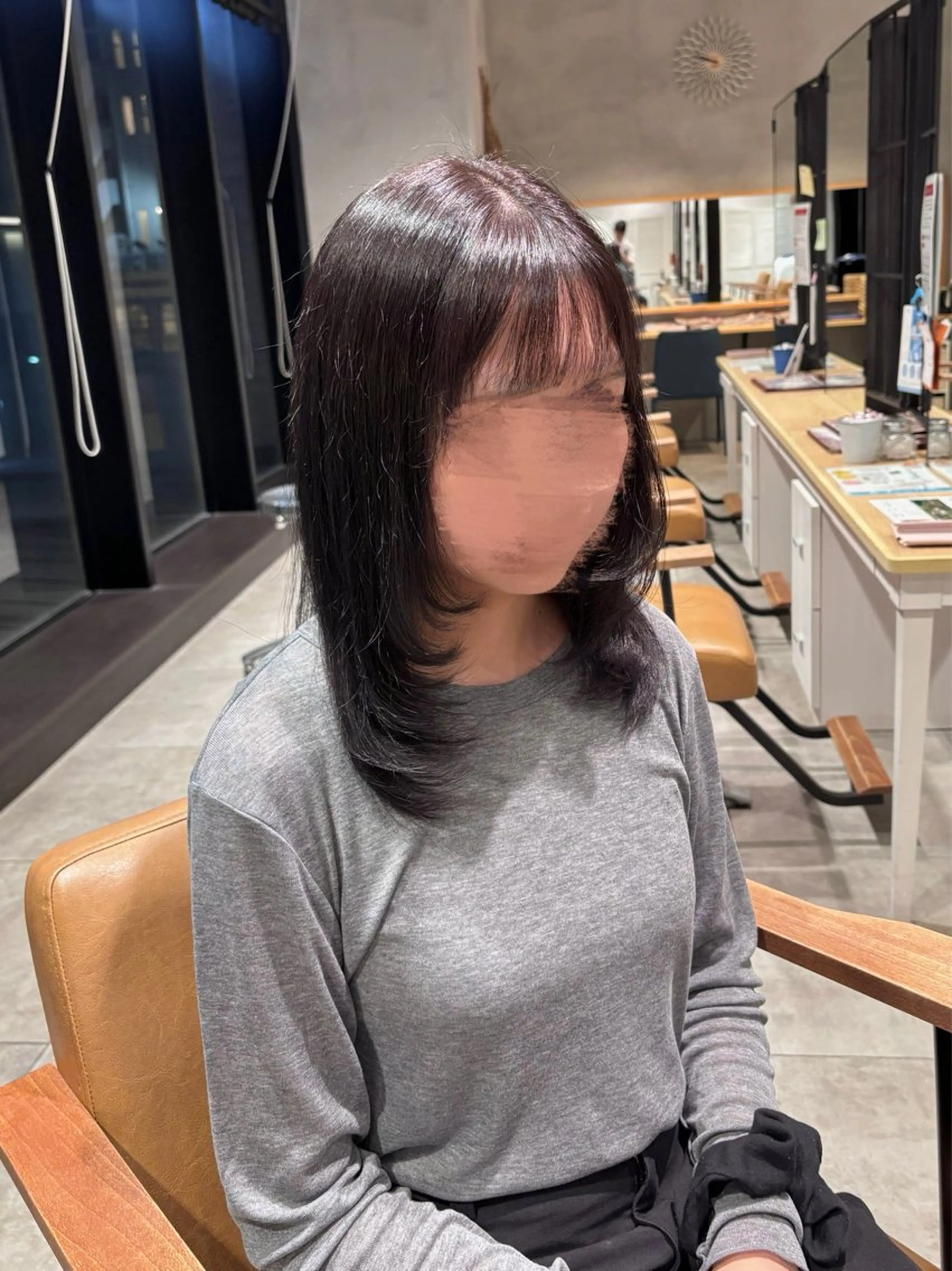 セミロング カラー グレージュ ラベンダーカラー ラベンダーグレージュ ラベンダーグレー 顔まわりレイヤー L by ZENON BEAUTY所属・新谷 春日のヘアスタイル