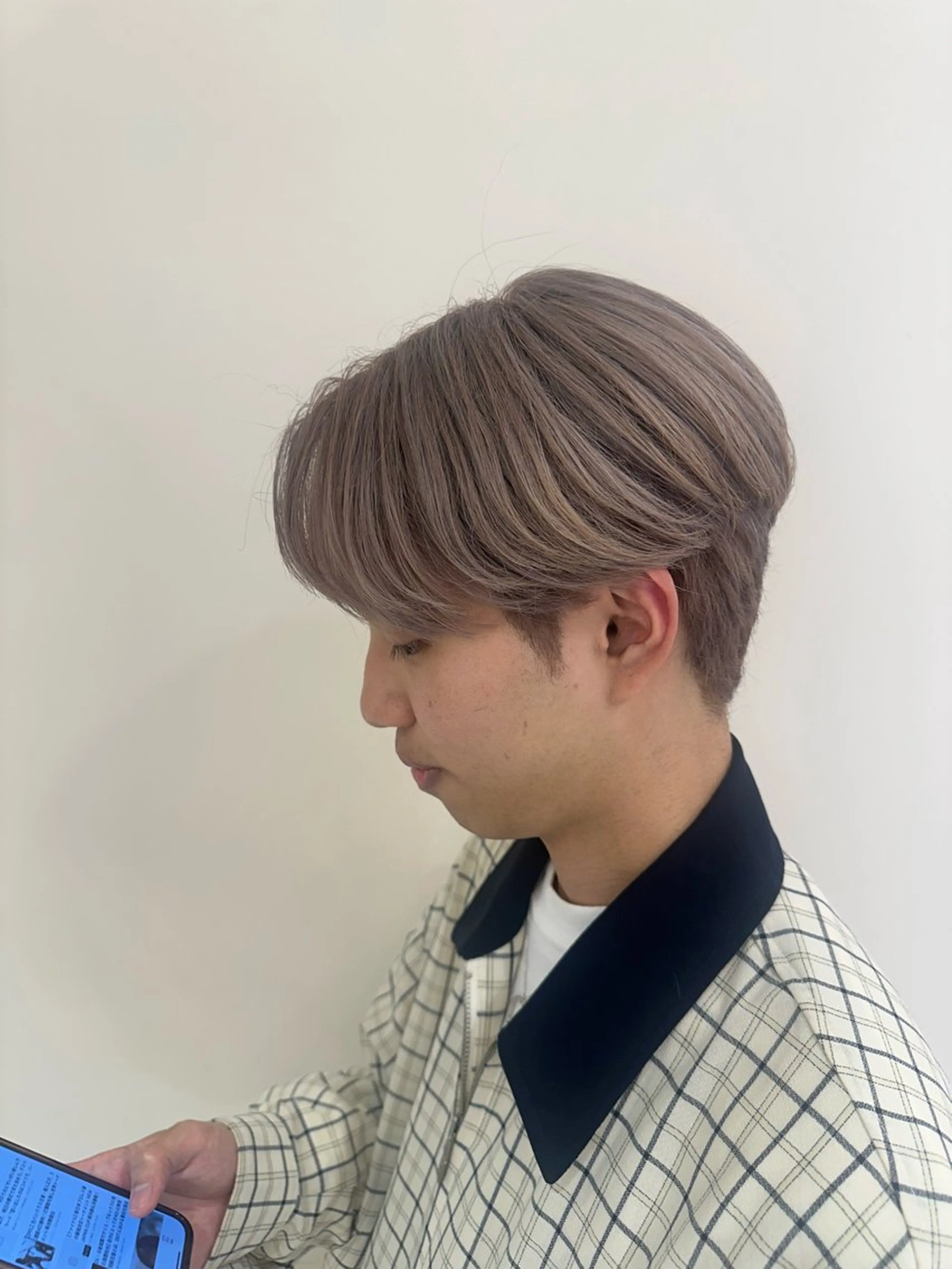 カラー メンズ タイトボブ個性派カラ ーAKANEのヘアスタイル