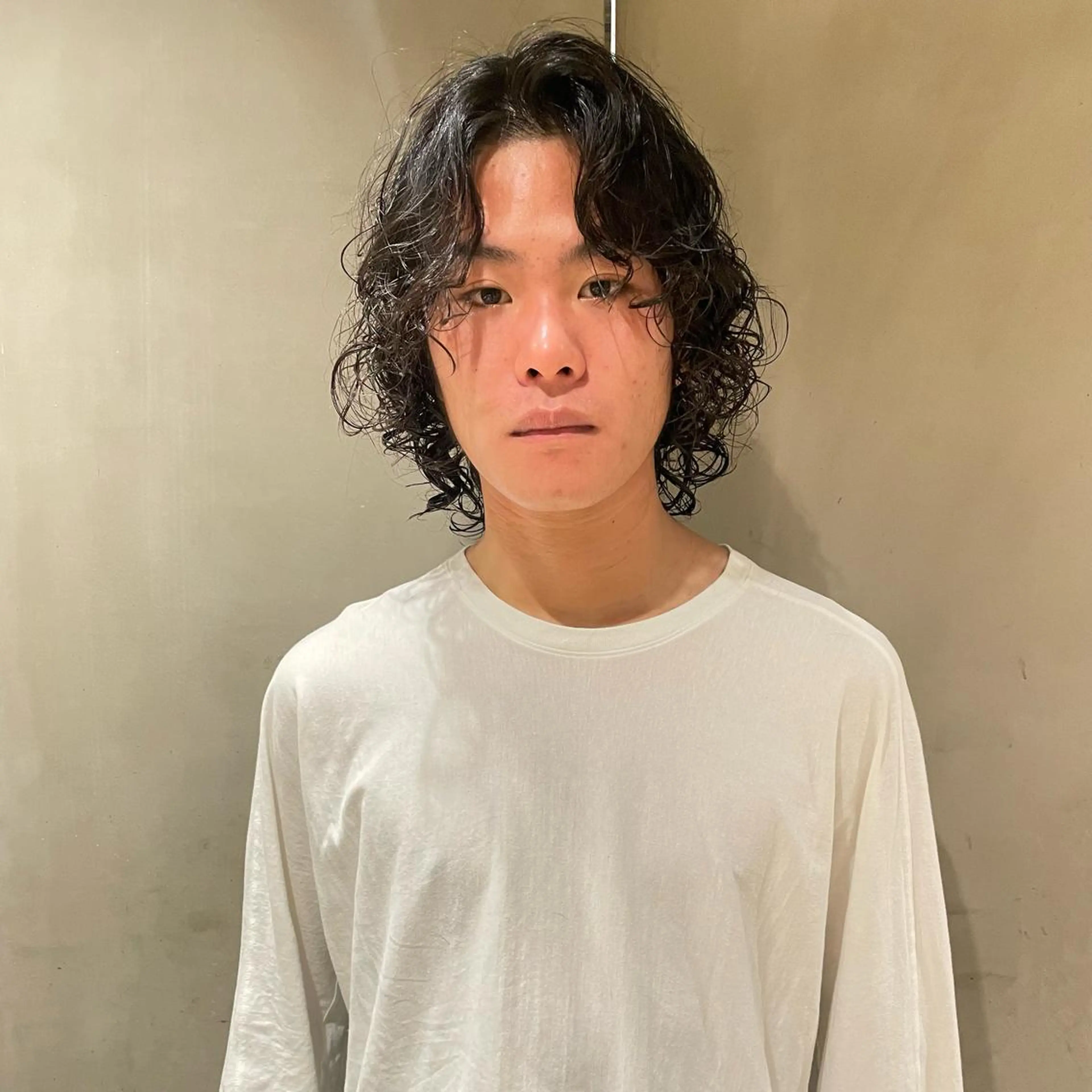 ミディアム パーマ ショートボブ ミディアムパーマ アッシュ パープルカラー イエローカラー カット パーマ 🌈圧倒的デザイン パーマ　関和希のヘアスタイル