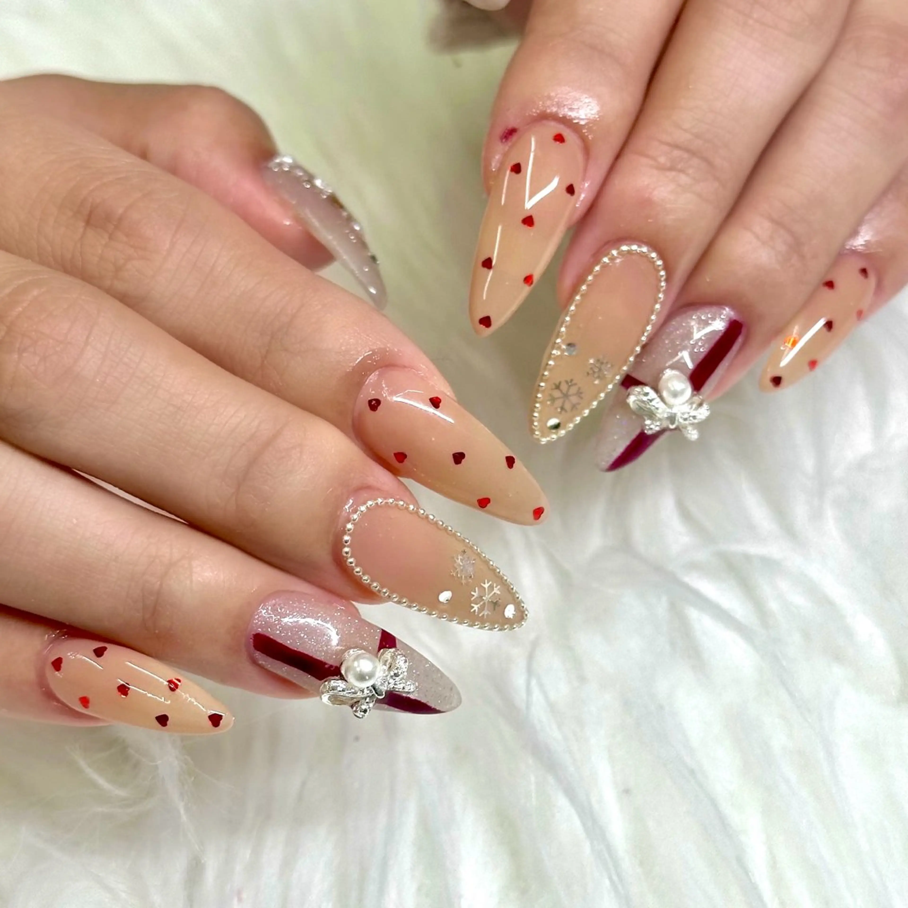 ネイル キラキラネイル 冬ネイル ハンドネイル Bianca浦和西口 竹ノ内  愛彩のネイルデザイン