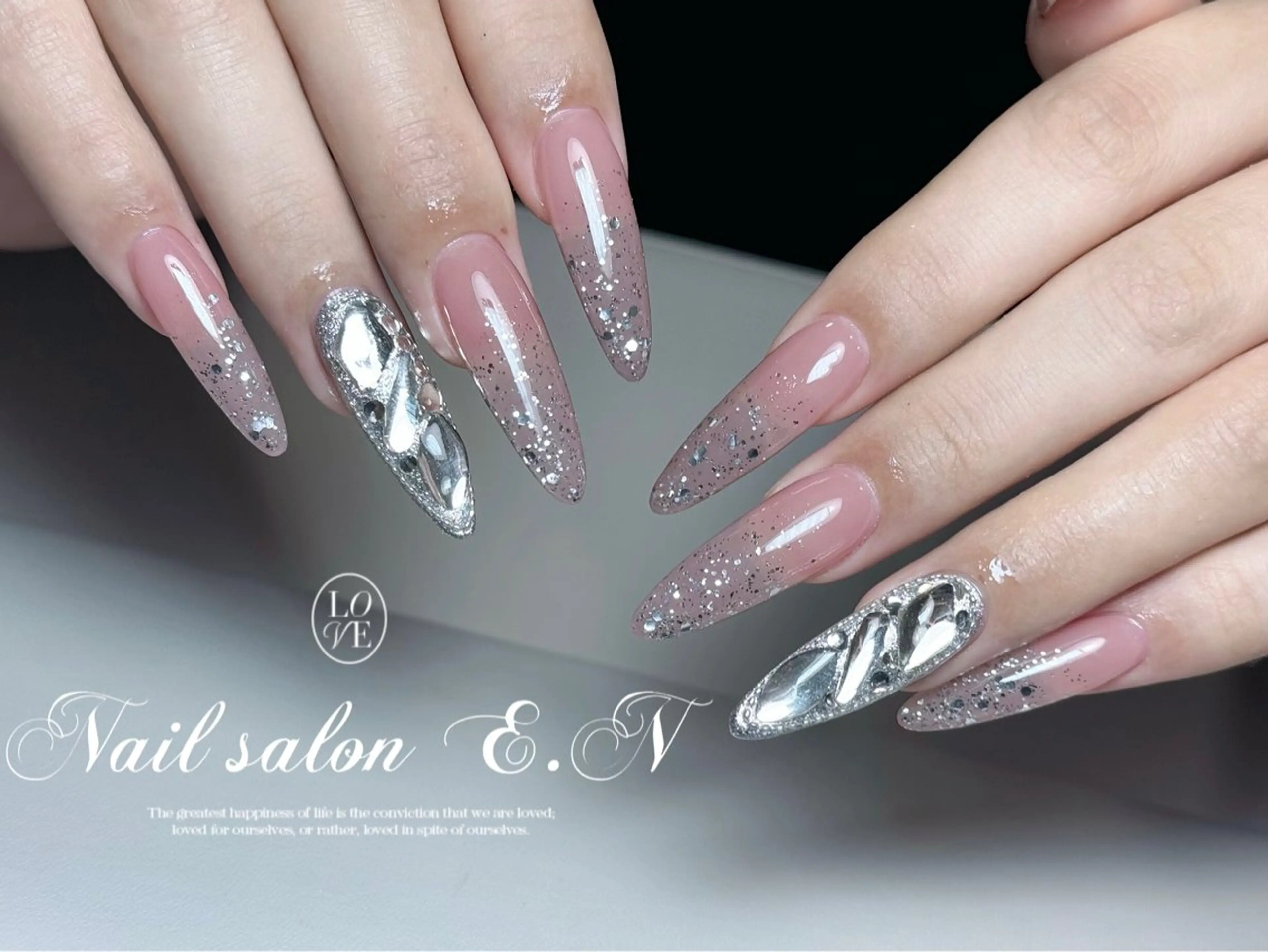 ネイル アートネイル オーロラネイル ガーリー キラキラネイル 韓国ネイル E.N🦋 長さ出し/持ち込みのネイルデザイン