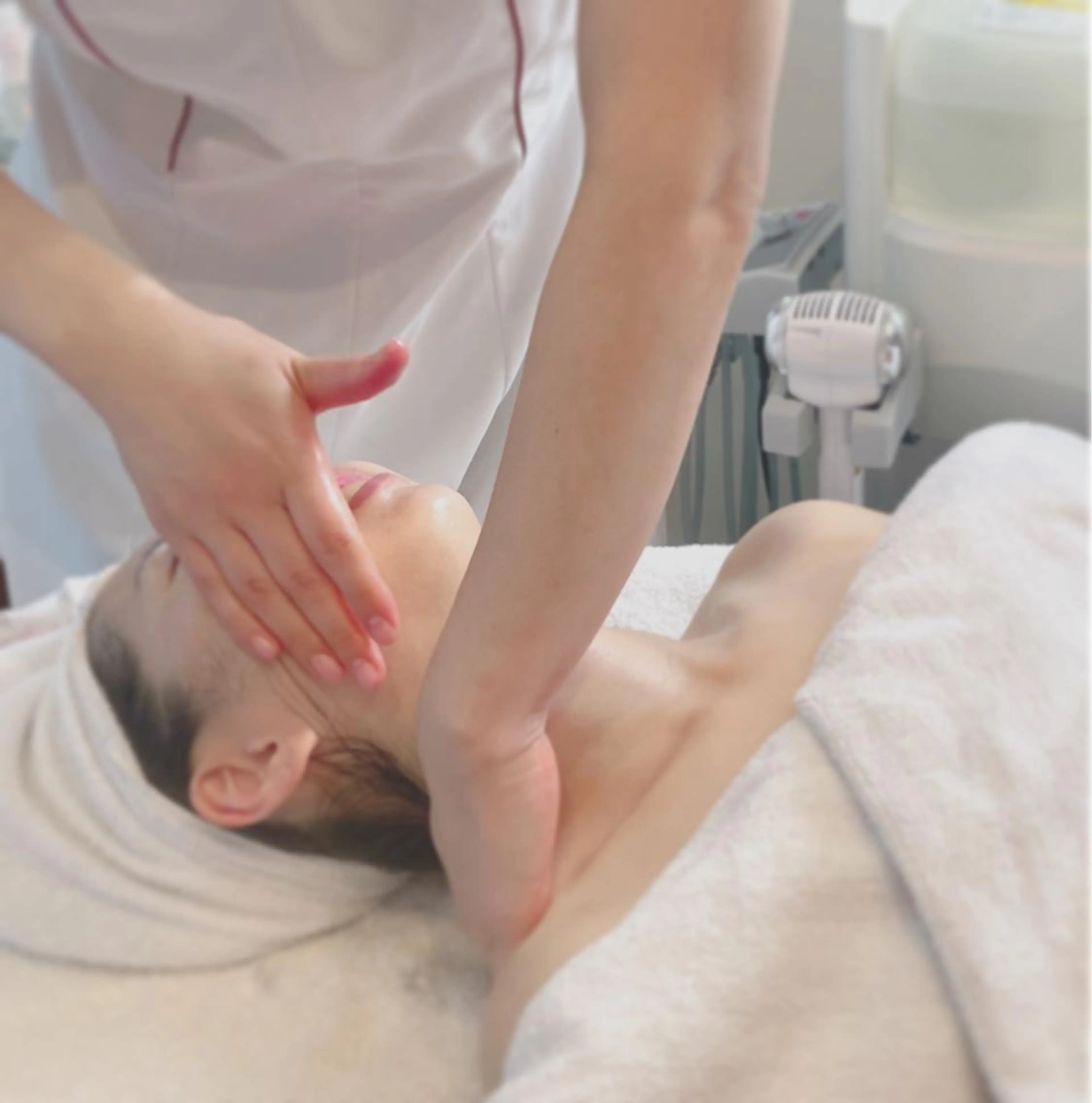 リピート率No.1の大人気オプション！小顔効果+引き上げ効果🙆‍♀️【スタンダードコース+エイジングケア】の写真