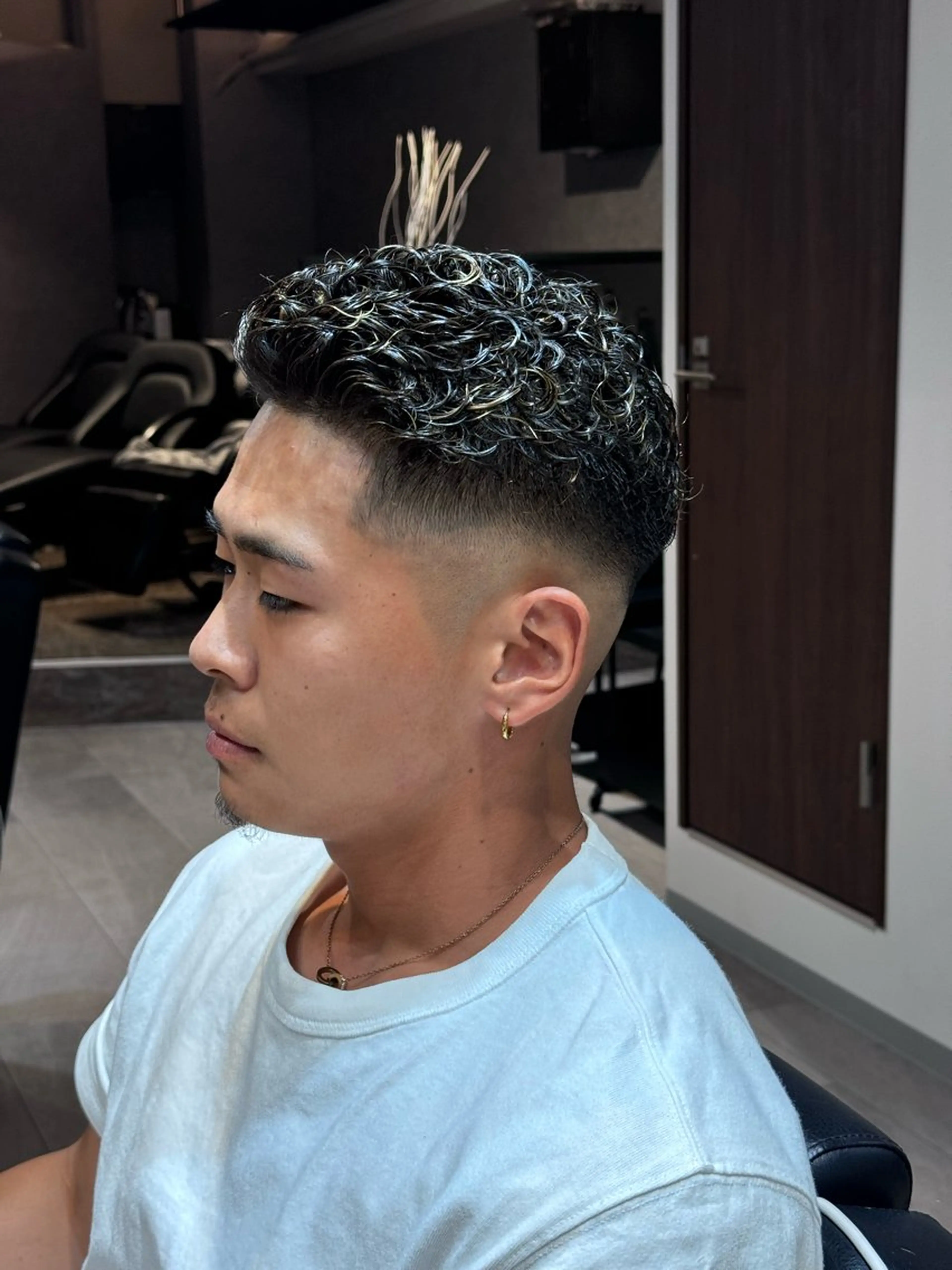 メンズ メンズブリーチ センターパート フェードカット メンズハイライト メンズパーマ 雄貴/ メンズ特化のヘアスタイル