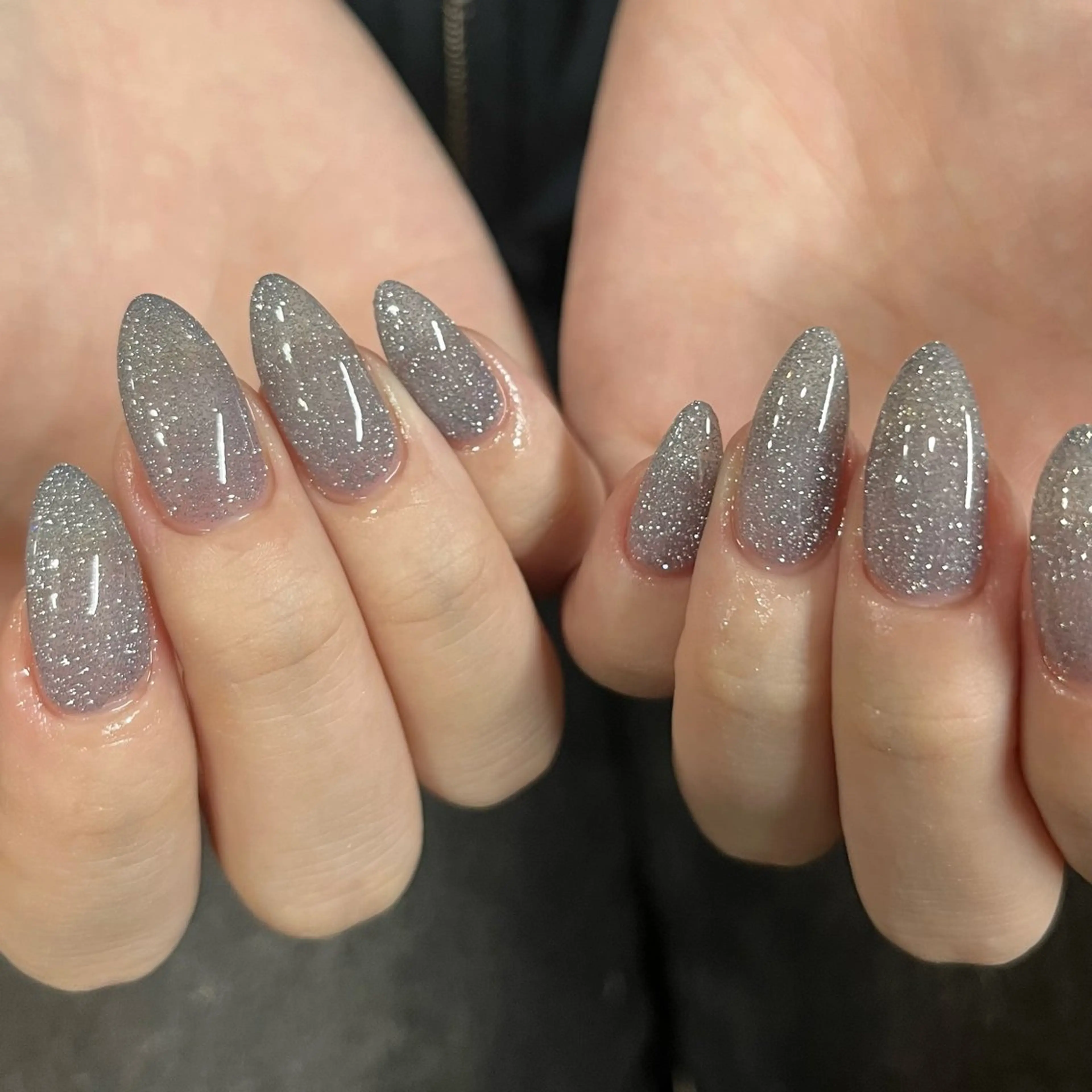 ネイル フラッシュネイル キラキラネイル ラメ(グリッター) ワンカラーネイル シルバー ハンドネイル ハンドケア 🎀NAIL🎀 AI🪄︎︎◝✩のネイルデザイン