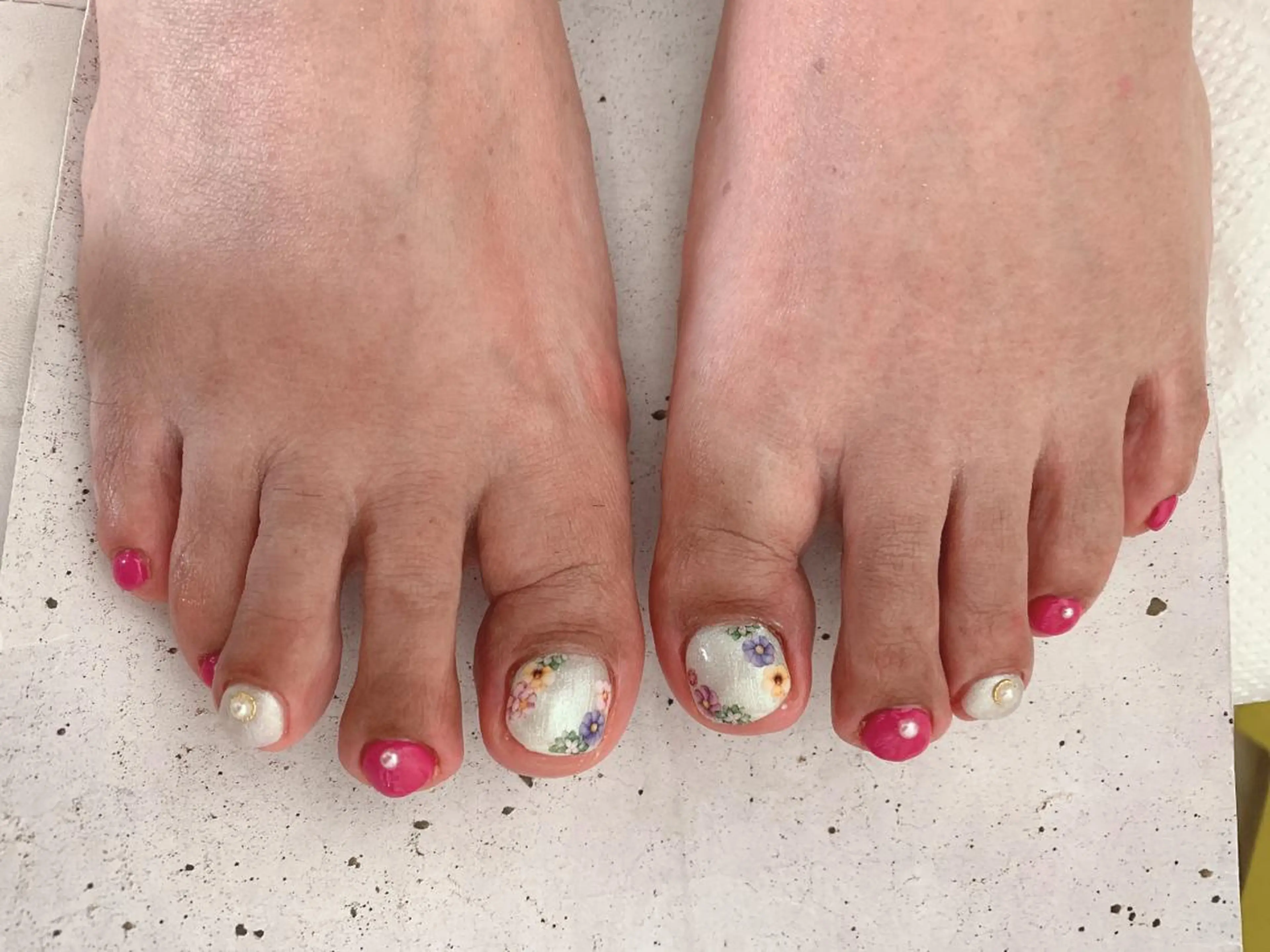 ネイル ストーンネイル nico.nico.mark NAIL所属・小林 梓のエステ・リラクイメージ