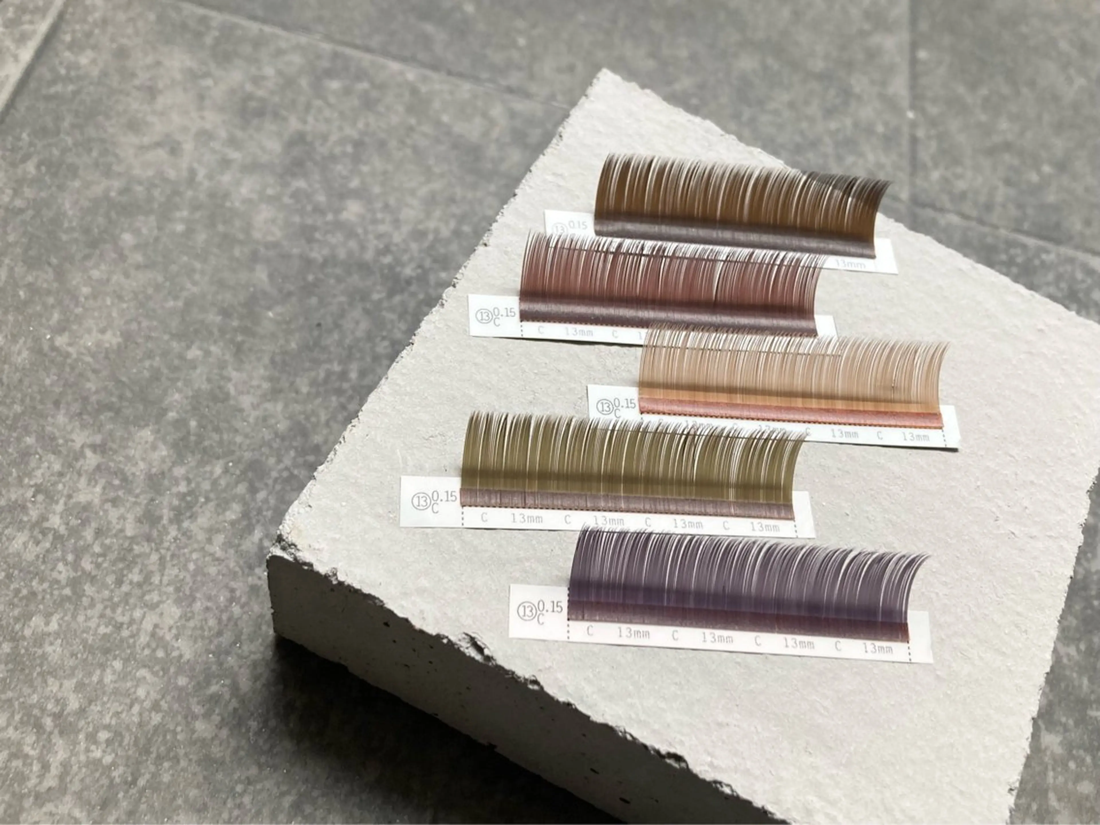 11/28限定★オフ無料♪ニュアンスブラウンフラットラッシュ120本【強力コーティング付き】の写真