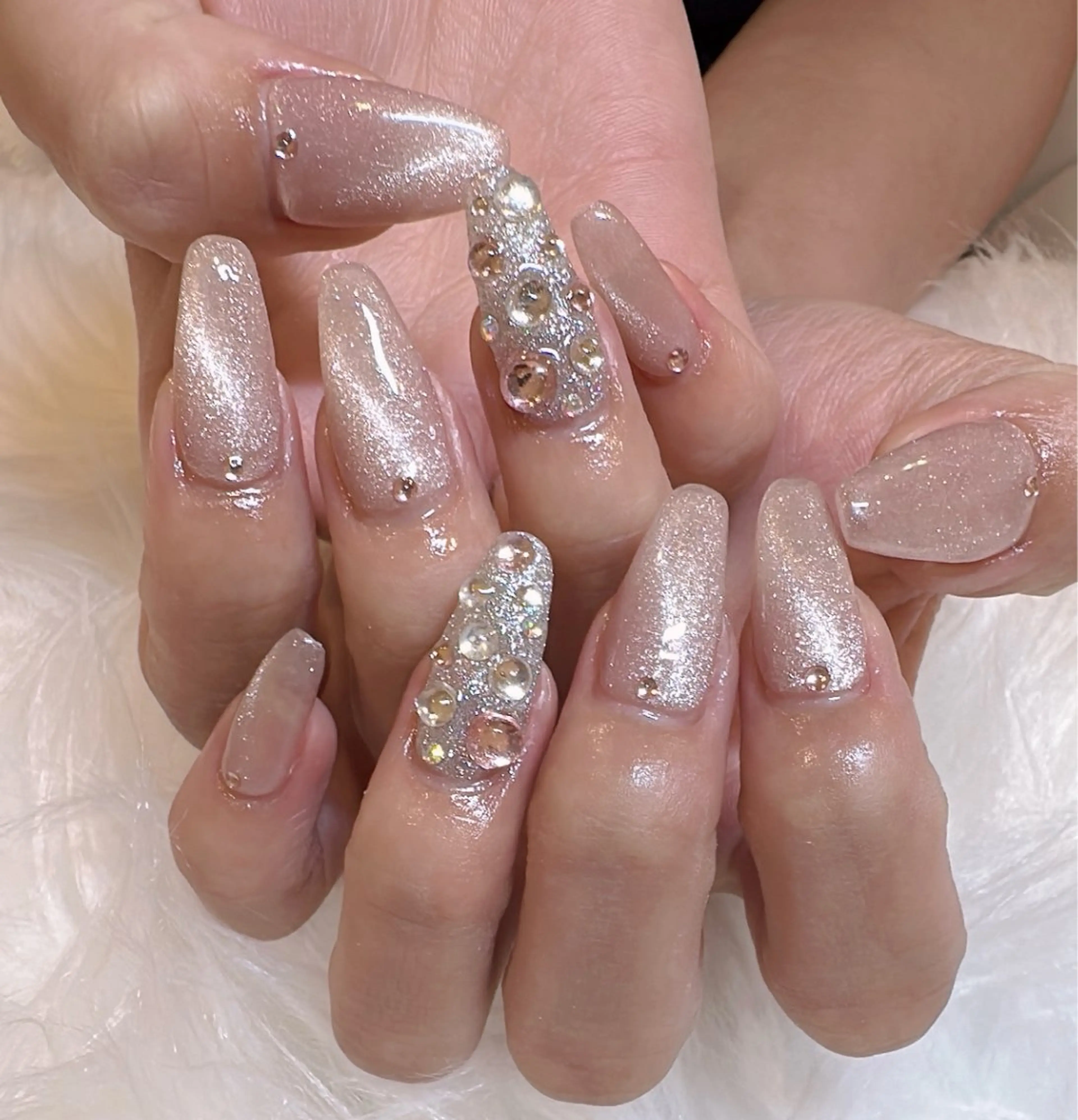 🌸長さ出し10本+ワンカラー又ラメグラデ又カラーグラデーション+ストーン20個付🌸(初回ジェルオフ+ケア付)の写真