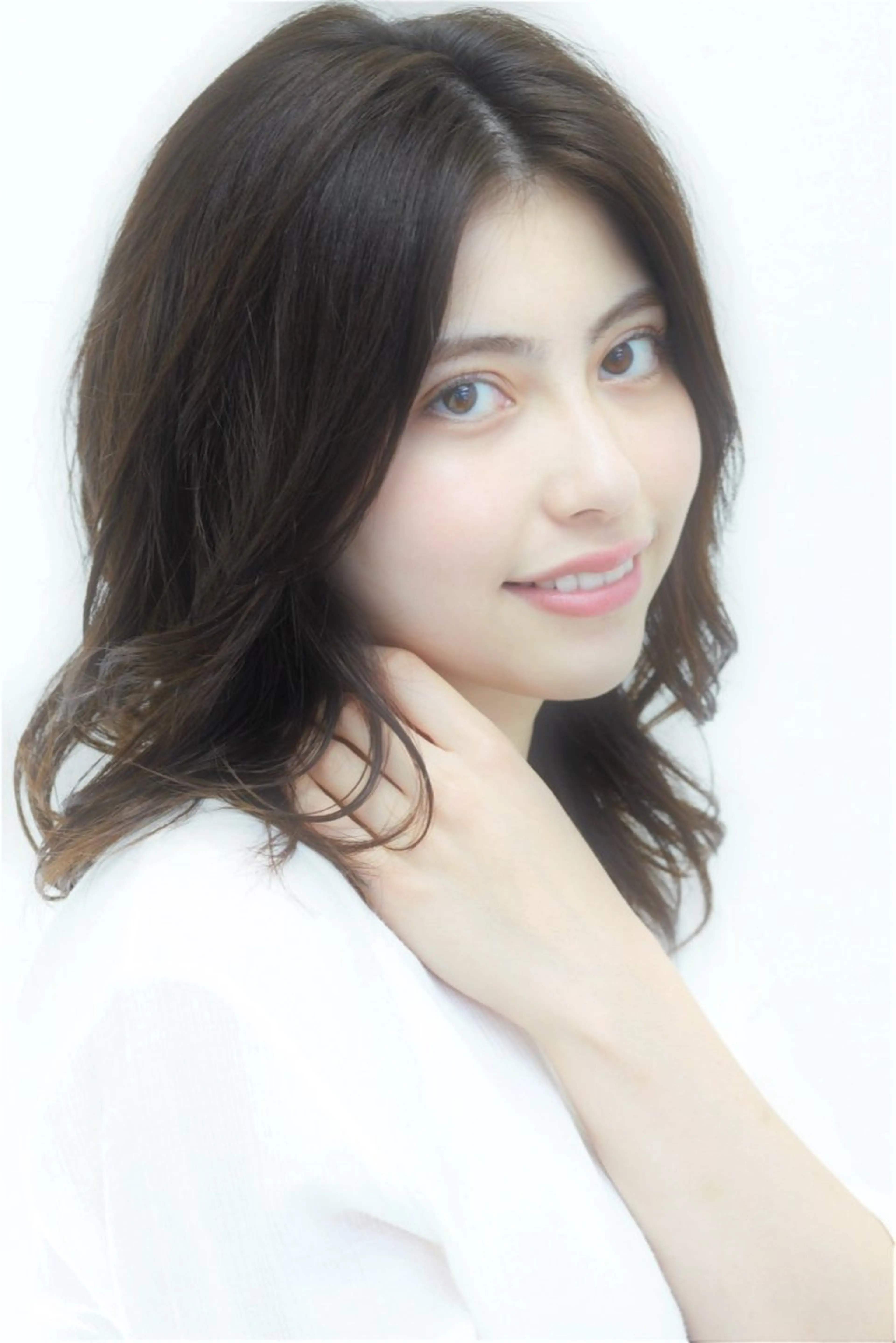 ミディアム ハイライト 髪質改善 レイヤーカット 縮毛矯正 トリートメント ヘアカラー トリートメント 山村 伸一のヘアスタイル