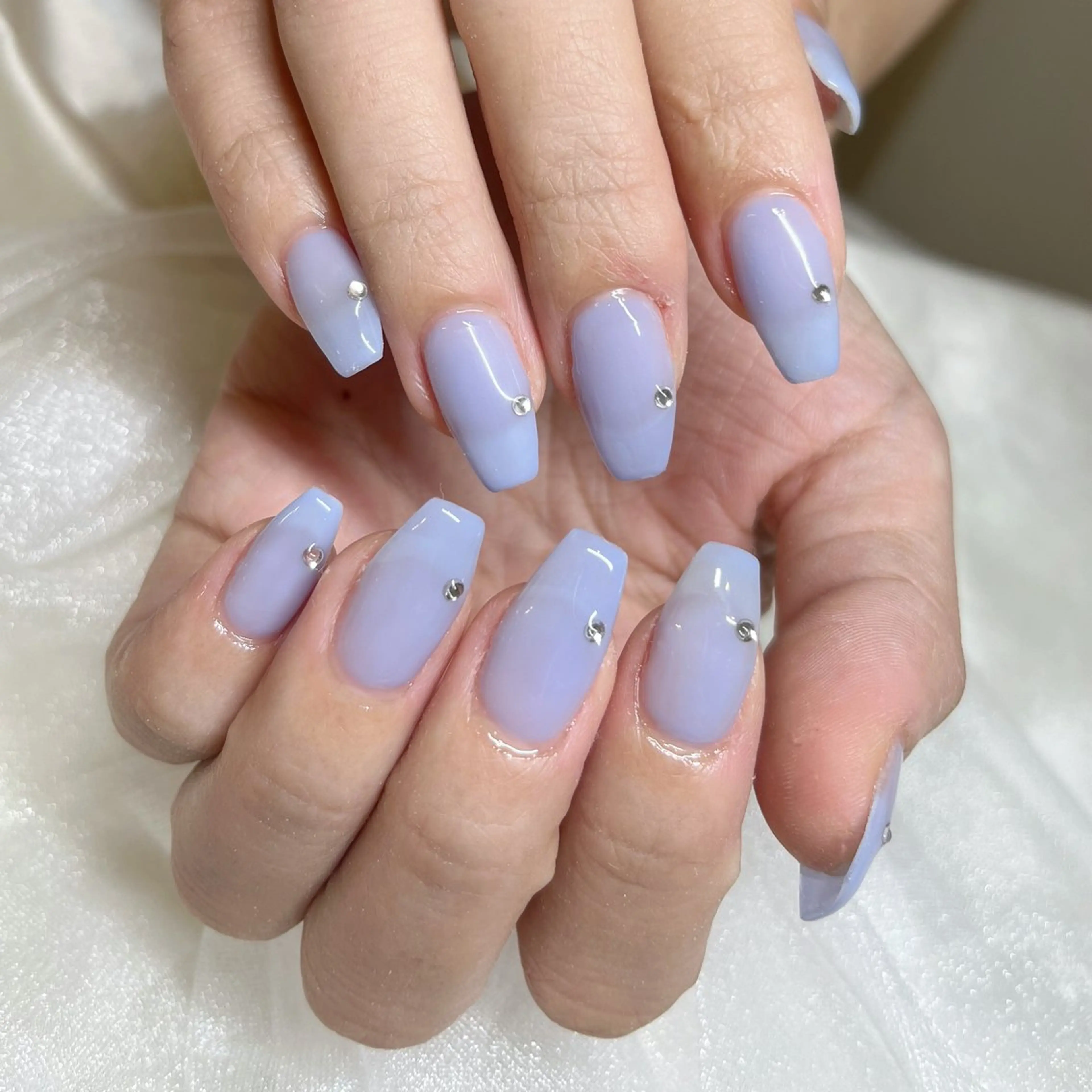 ネイル ワンカラーネイル ストーンネイル ハンドネイル pétit所属・petit sarina..ෆのネイルデザイン