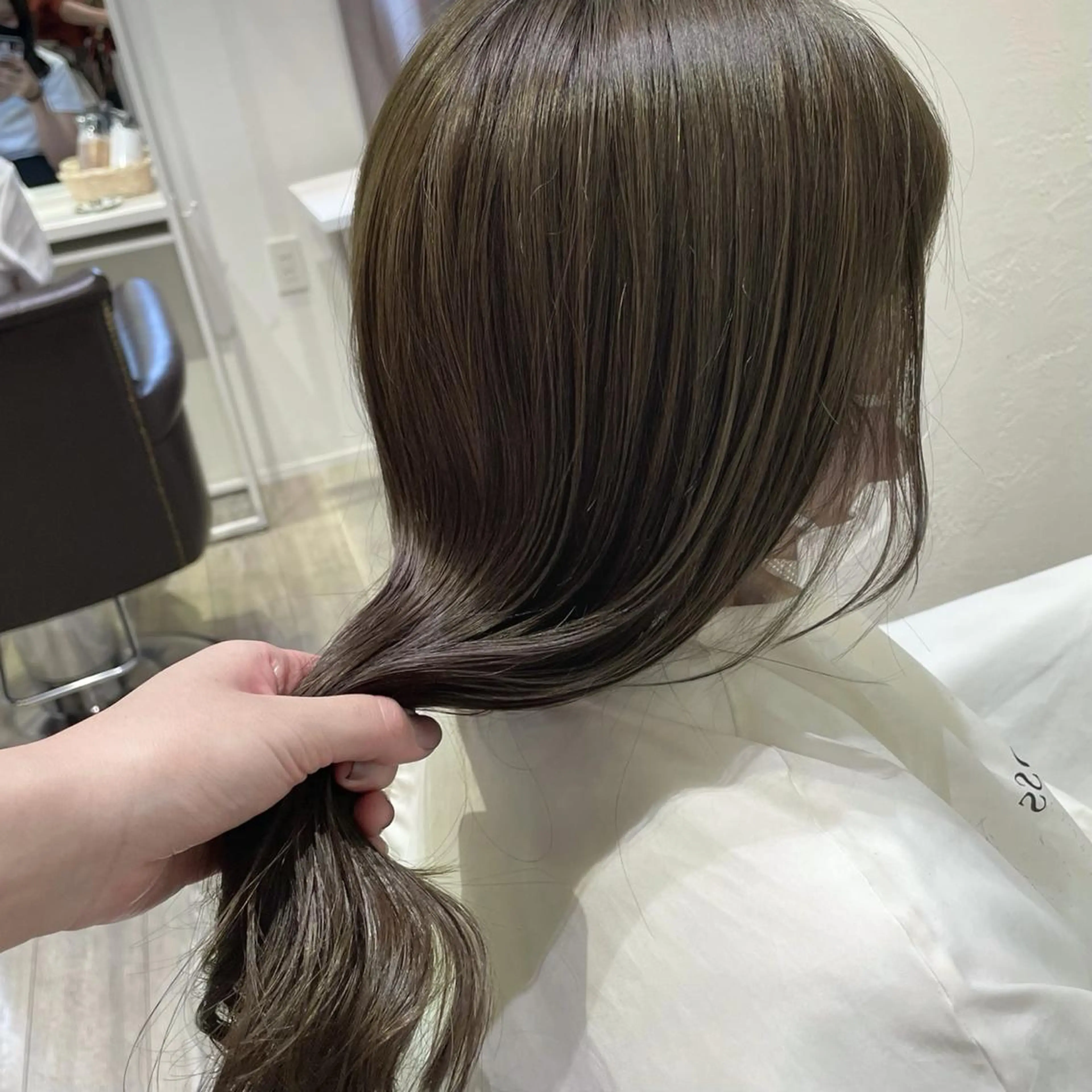 ロング カラー アッシュ ベージュカラー 黒髪 ブラウンカラー 透明感カラー 瀬原 千夏のヘアスタイル