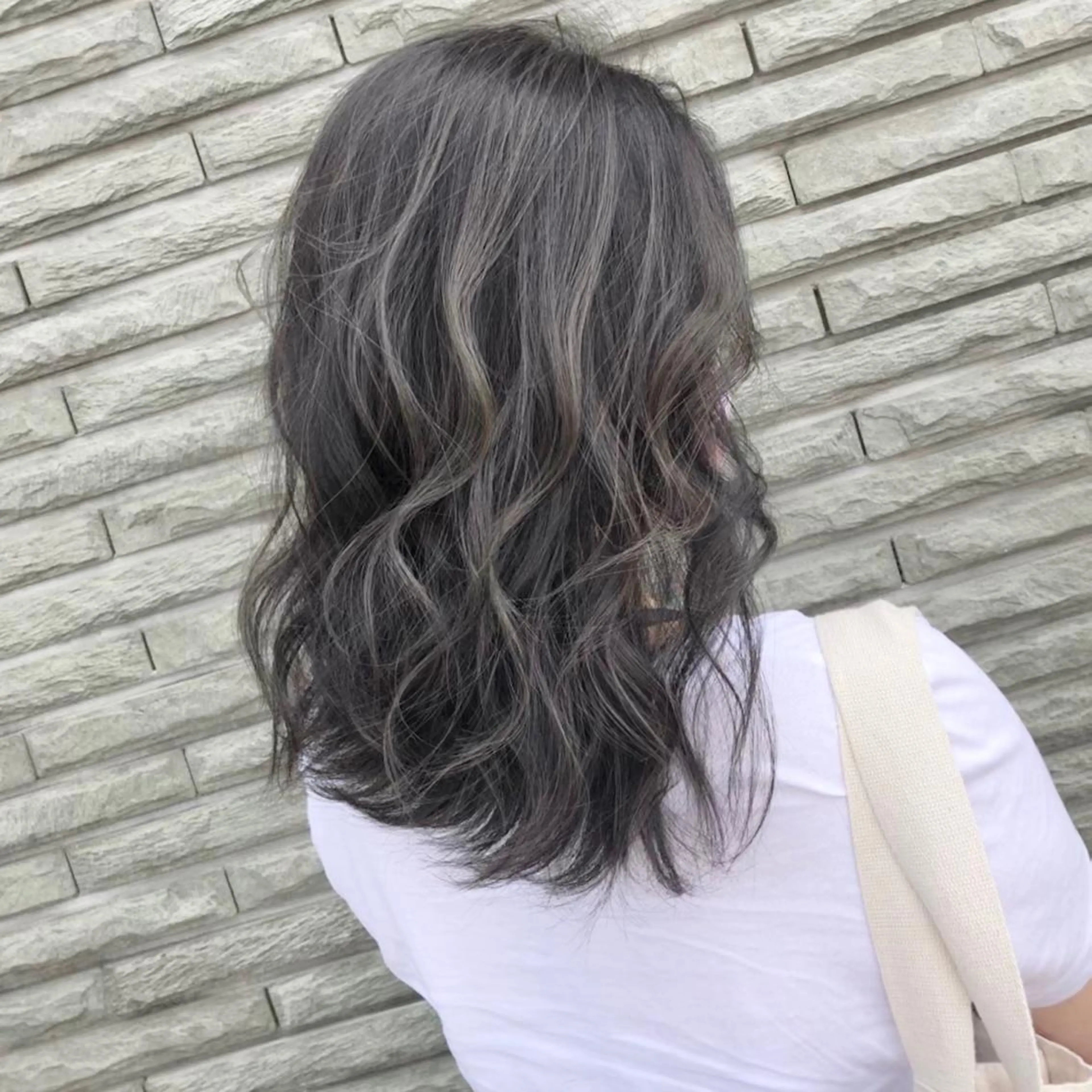 ミディアム カラー ヘアアレンジ ショートボブ シールエクステ バレイヤージュ ブリーチ デザインカラー アンドウ ユウ/ レイヤーカット/韓国のヘアスタイル