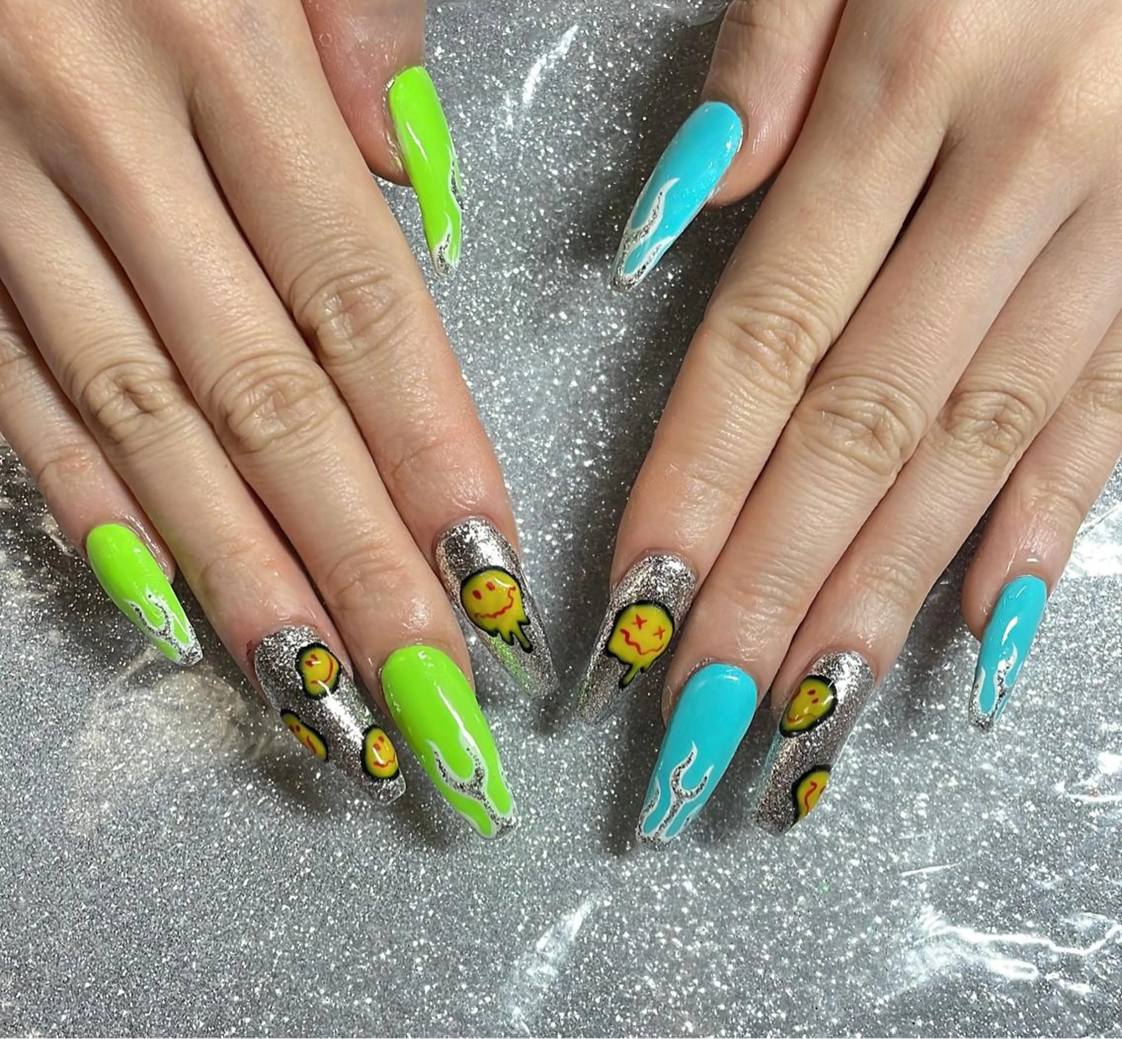 ネイル ハンドネイル VIERU 🌈🎀💖のネイルデザイン