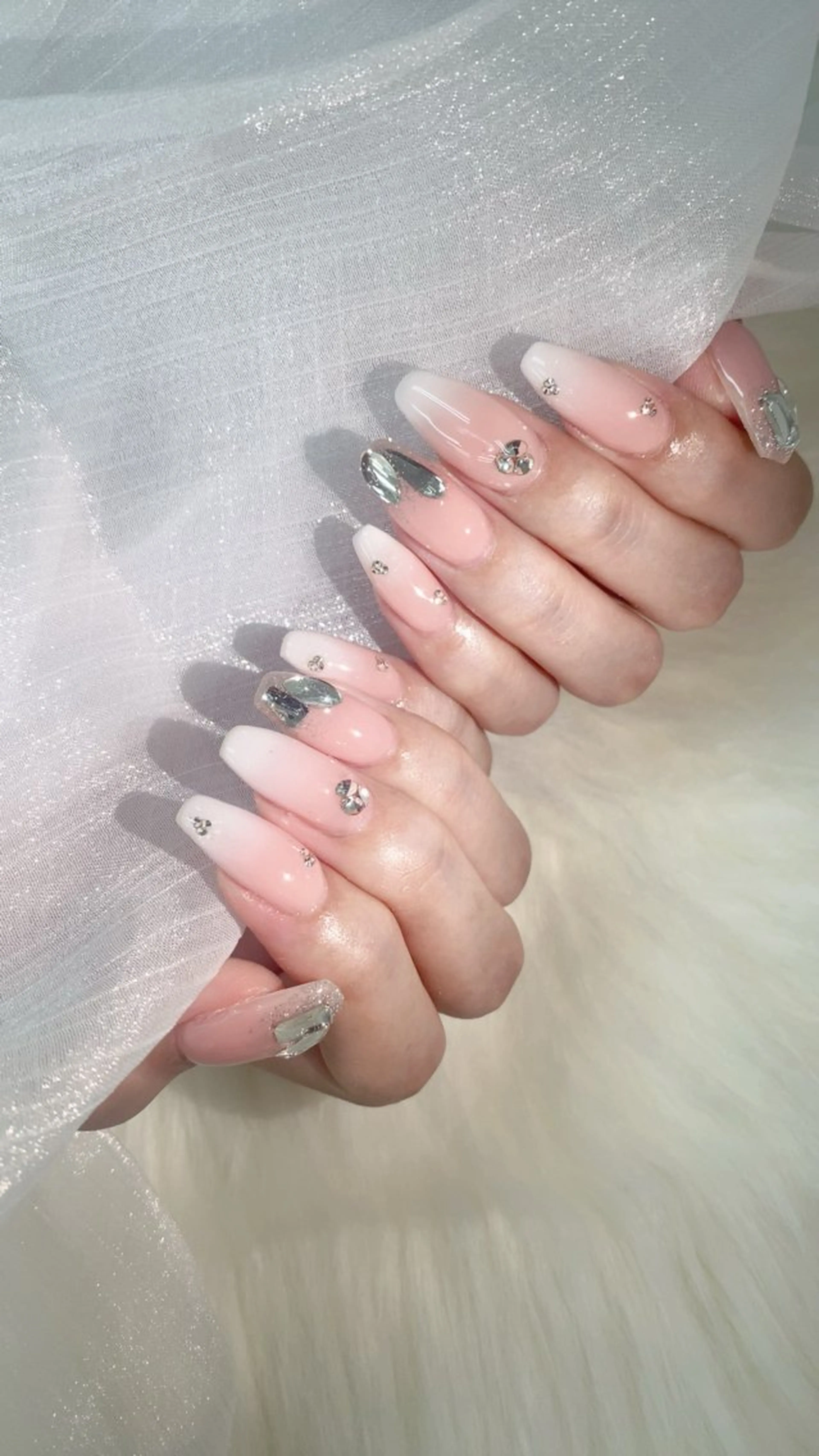 ネイル 成人式 フレンチネイル グラデーション 韓国ネイル マグネットネイル ハンドネイル Squeen Nailのネイルデザイン