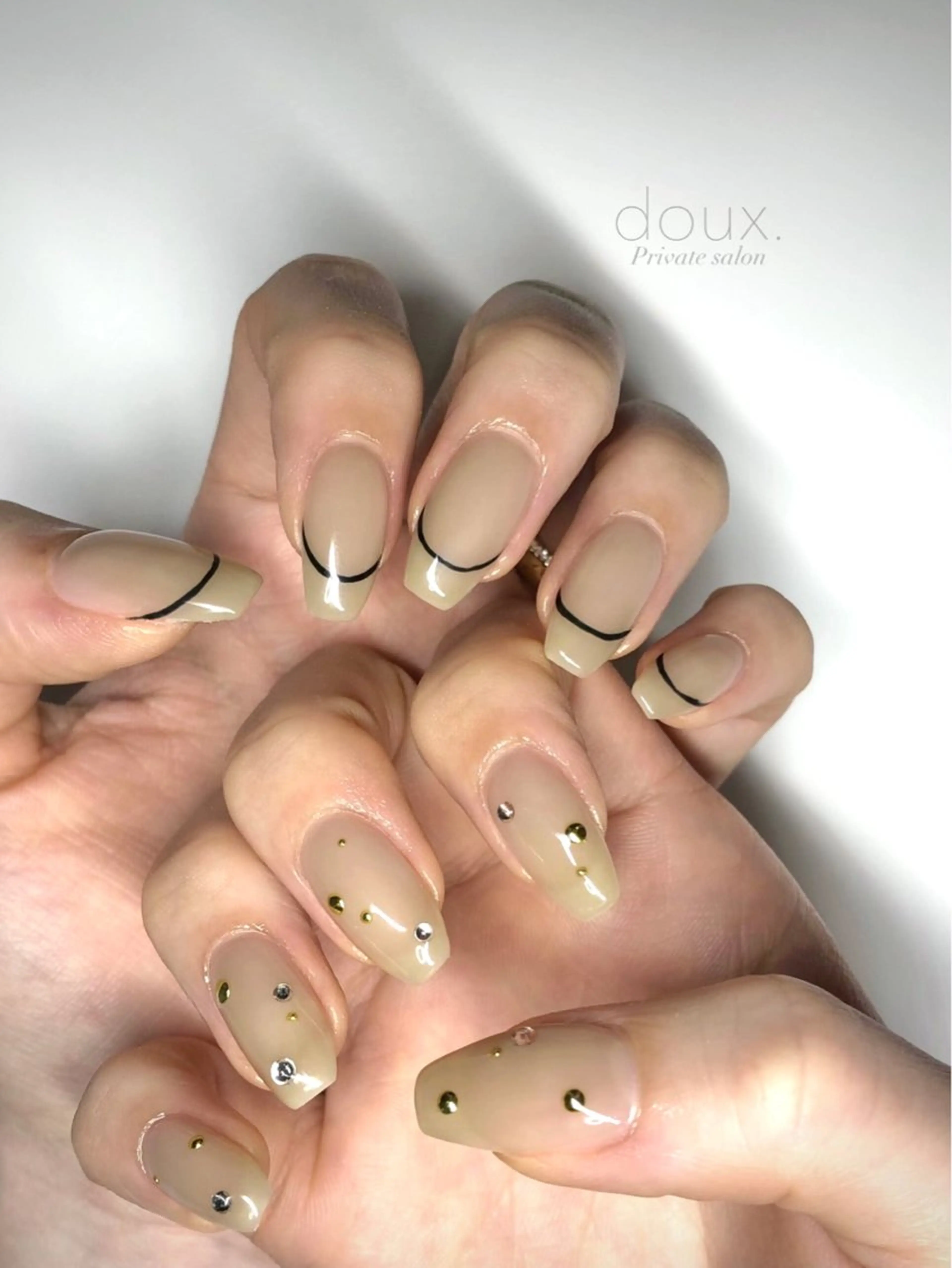 ネイル クリアネイル フレンチネイル キラキラネイル 韓国ネイル ニュアンスネイル ハンドネイル doux. nailのネイルデザイン