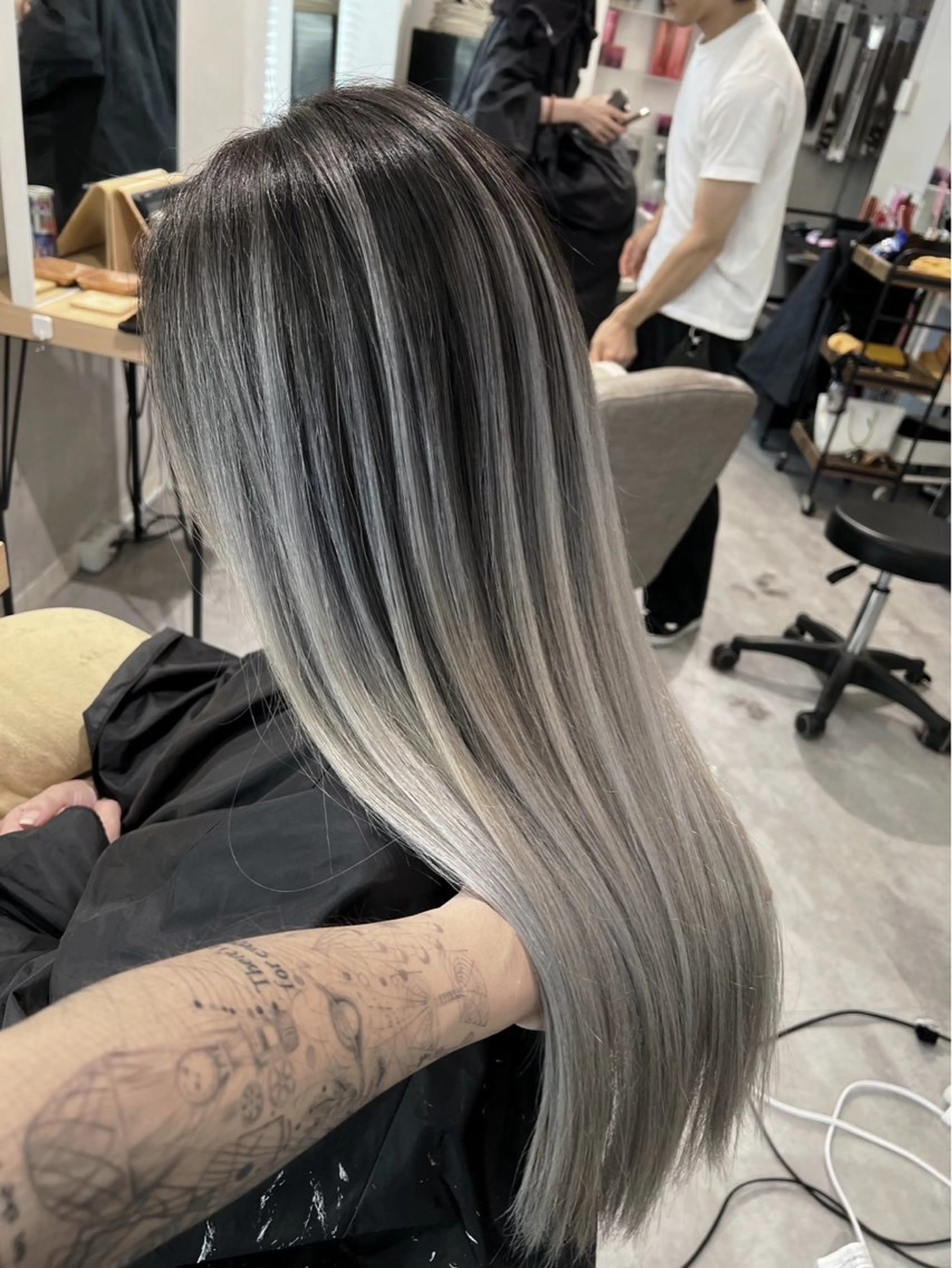 ロング カラー バレイヤージュ グレージュ レイヤーカット ヘアカラー トリートメント ROBIN所属・指名数No.1 /NAOYAのヘアスタイル