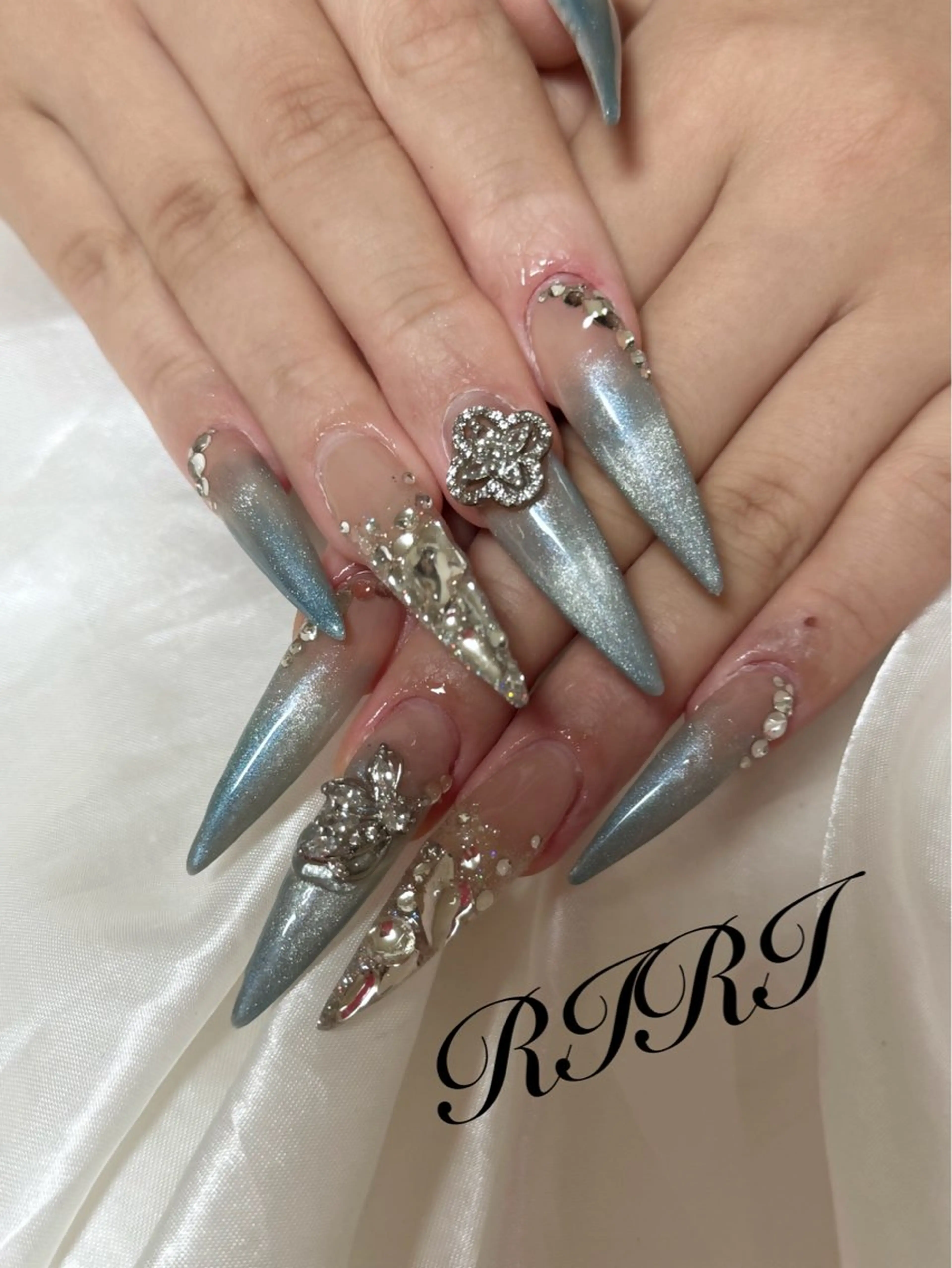 ネイル ブルー ジェルネイル ロングネイル マグネットネイル スカルプネイル ハンドネイル riri オーナーのネイルデザイン
