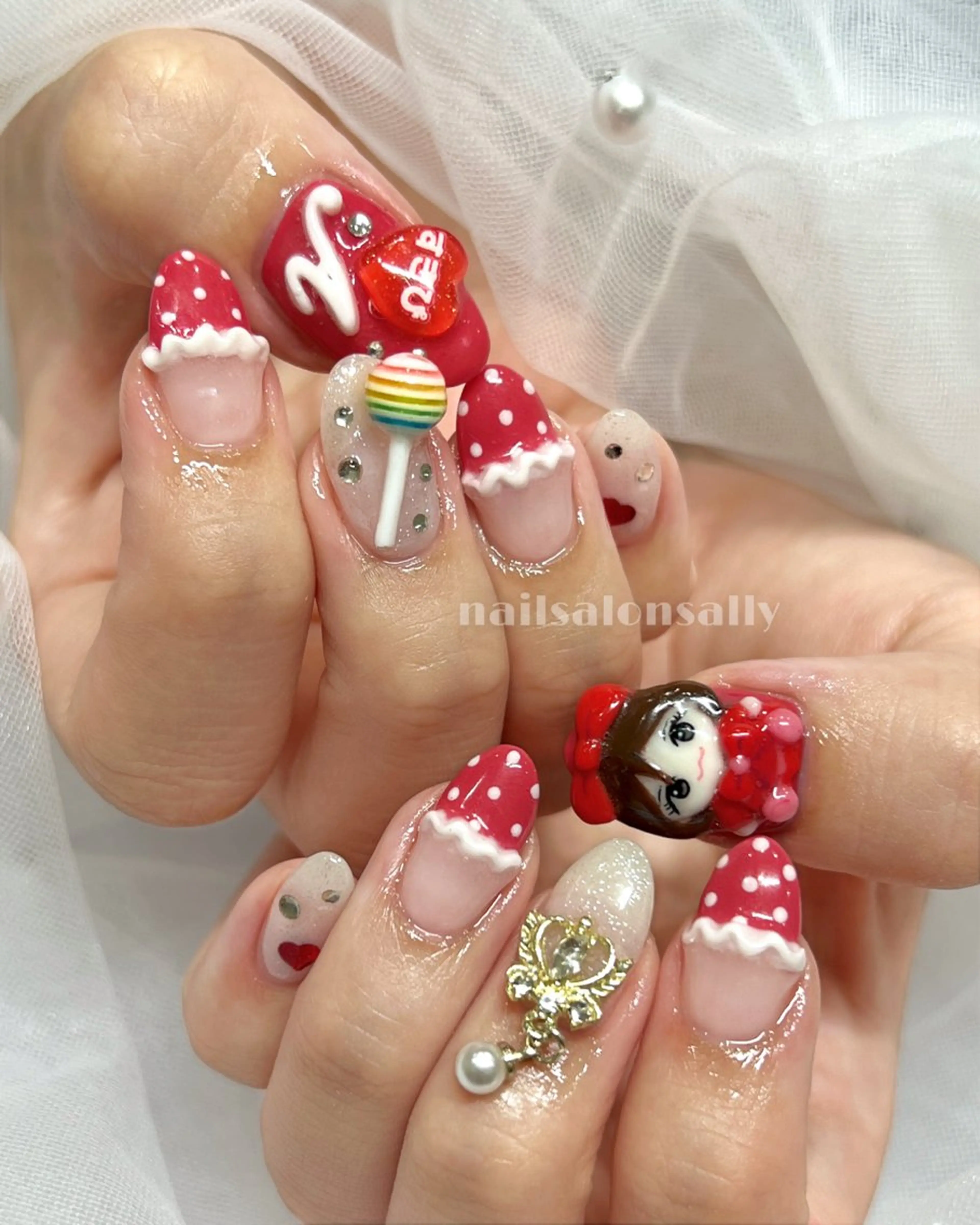 ネイル 赤色 ハンドネイル 原宿ネイル 推し活/ガーリー/のネイルデザイン