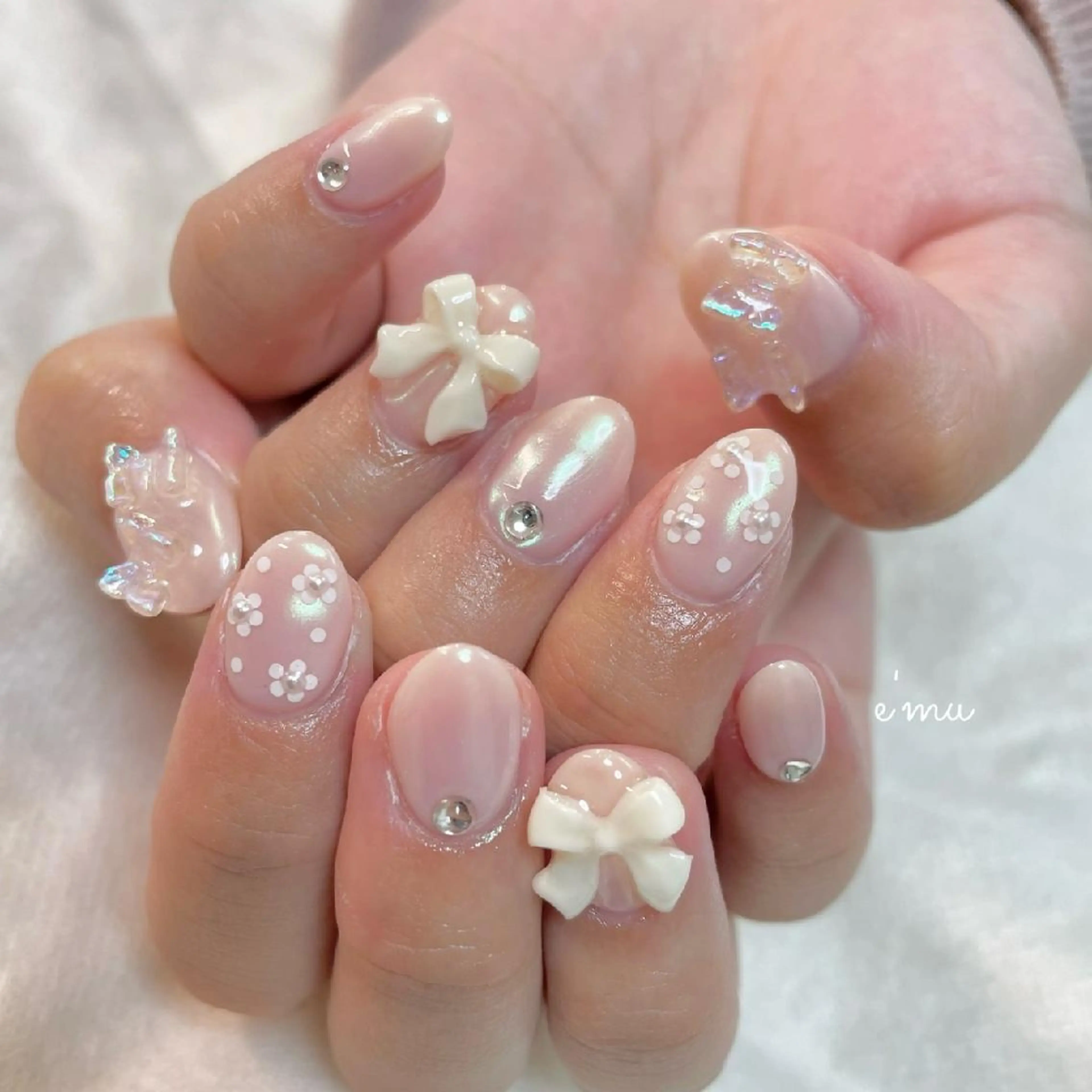 ネイル オーロラネイル フラワーネイル ガーリー リボン 春ネイル nail salon e'mu💐のネイルデザイン