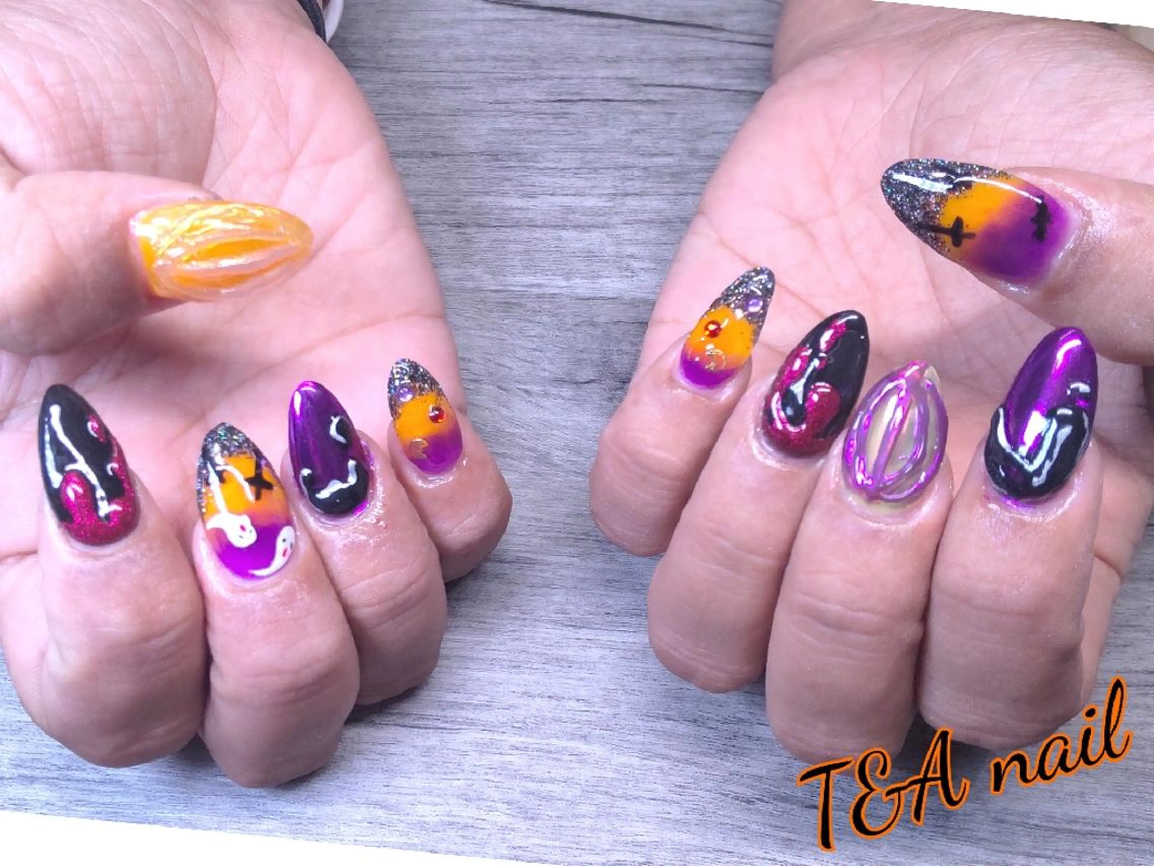 ミディアム ネイル ハロウィン 長さ出し ジェルネイル ハロウィン ニュアンスネイル ハンドネイル T&A nailのネイルデザイン
