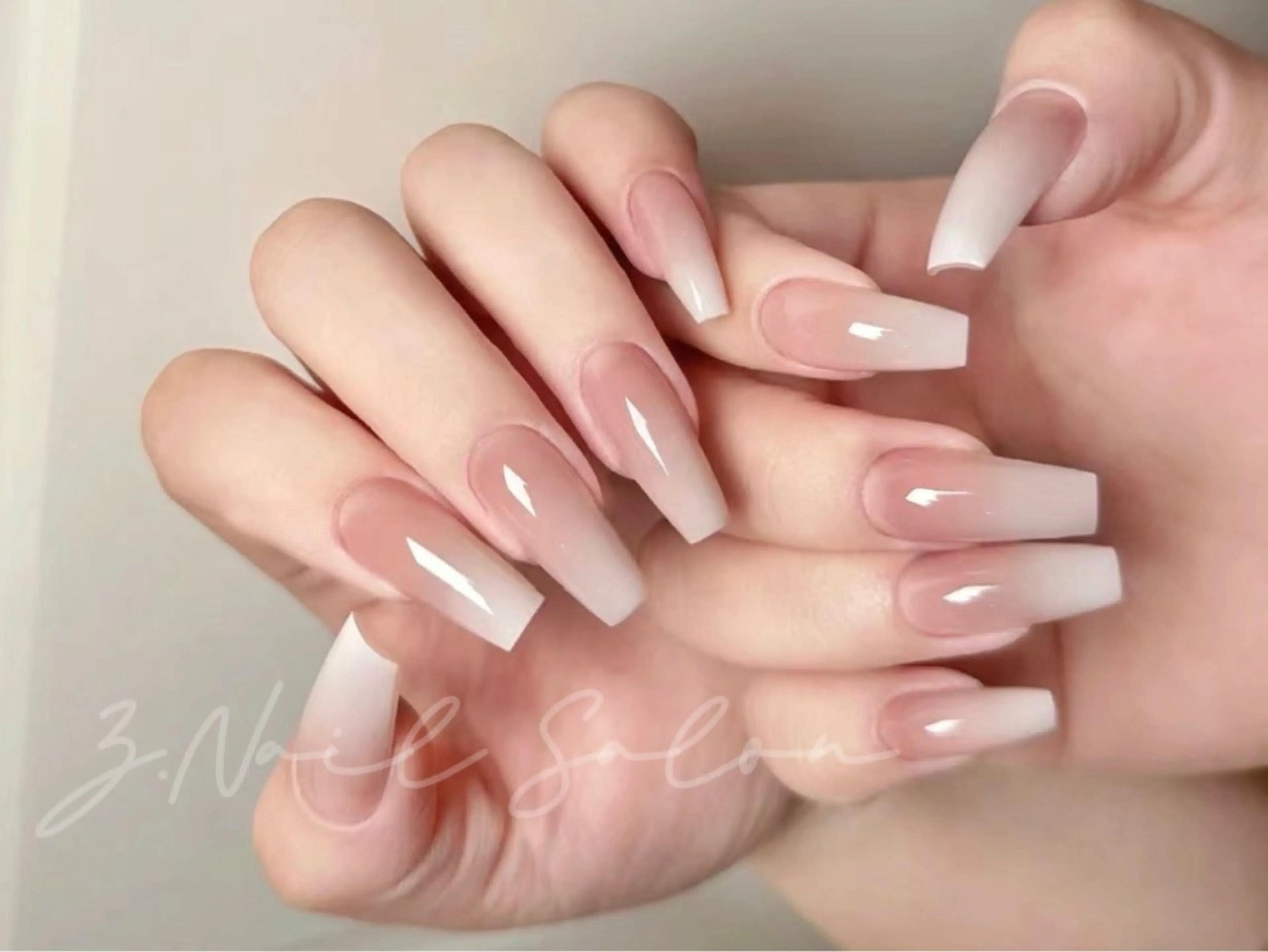ネイル 長さ出し フットネイル フレンチネイル ジェルネイル ガラスフレンチ ハンドネイル Z.Nail Salonのネイルデザイン