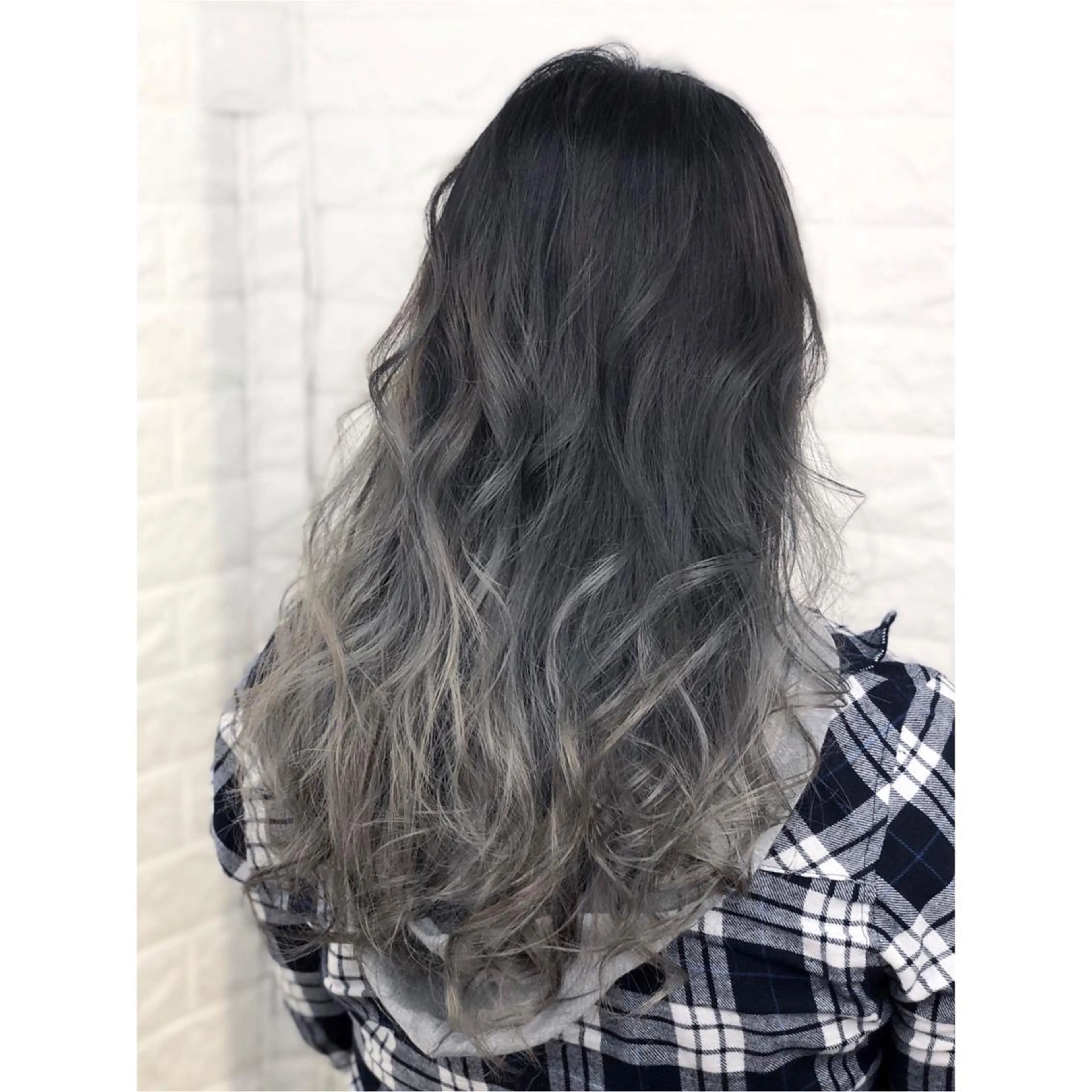 セミロング カラー バレイヤージュ グラデーションカラー ハイライトカラー ハイライト レイヤーカット KIZU 髪質改善 オカルト怪談のヘアスタイル