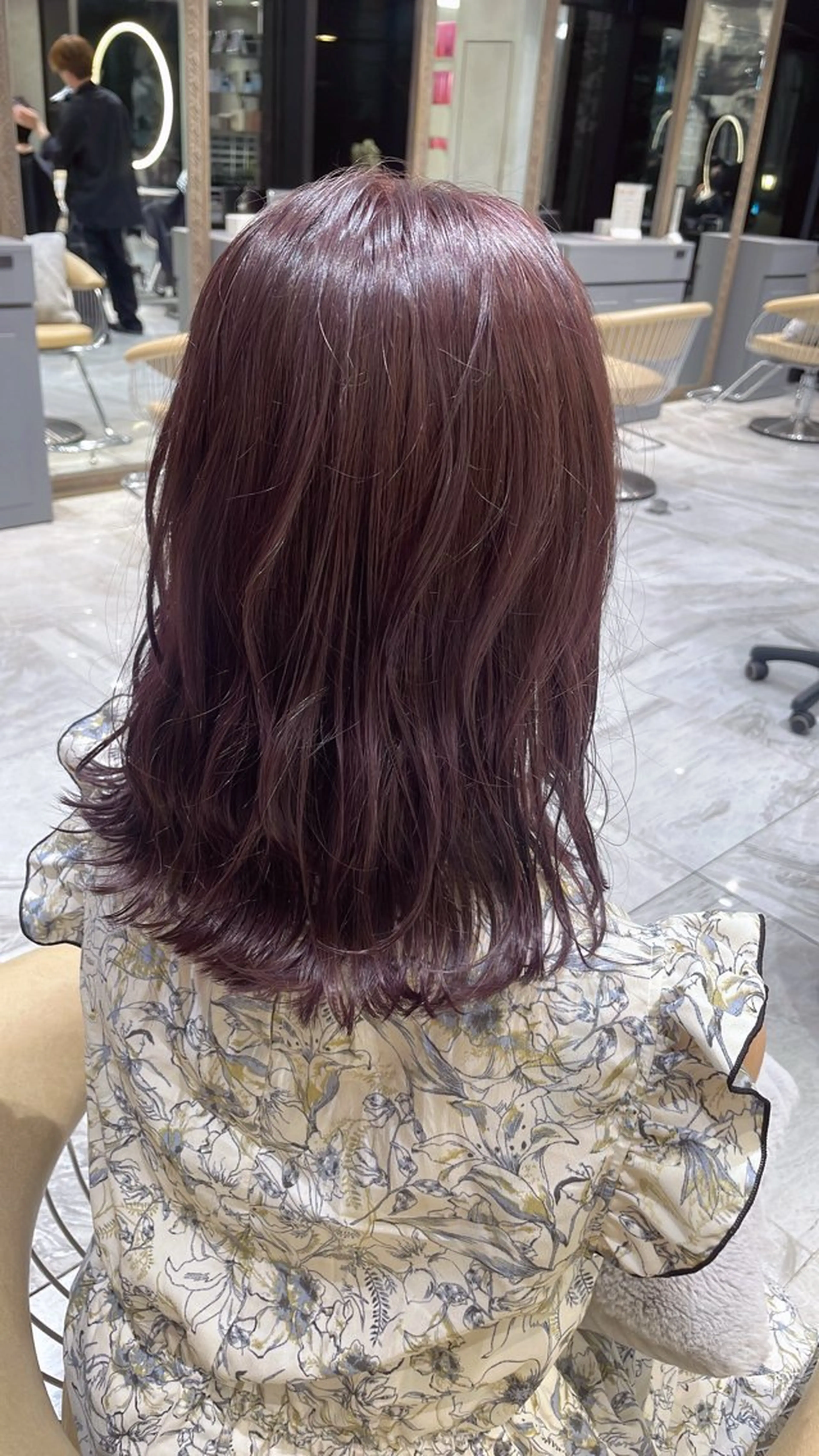 ミディアム Lond jeloud （ロンドジュルード）所属・にちか/暖色カラー /透明感カラーのヘアスタイル